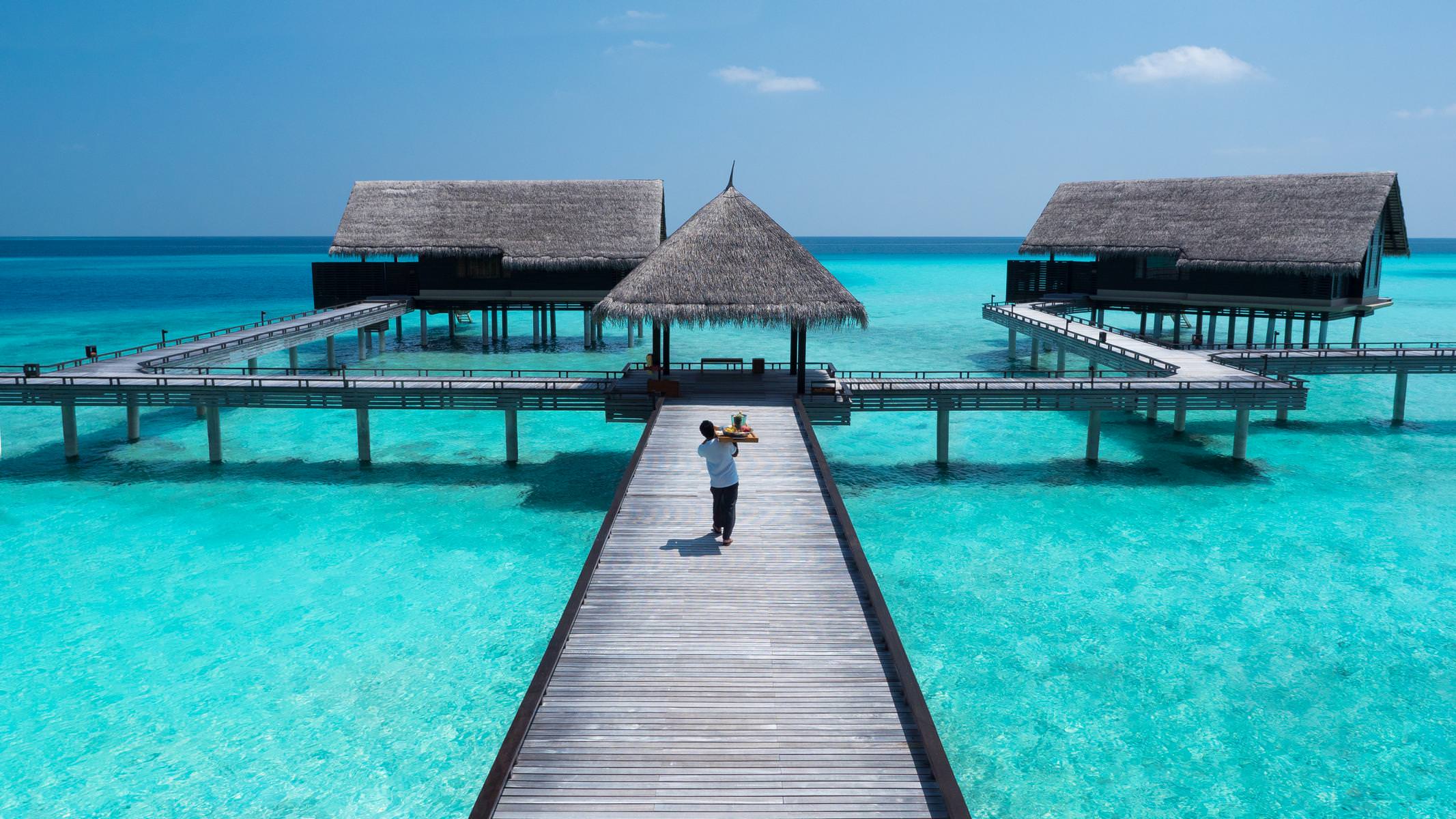 Bereich der Water Villas mitten im türkisen Ocean
