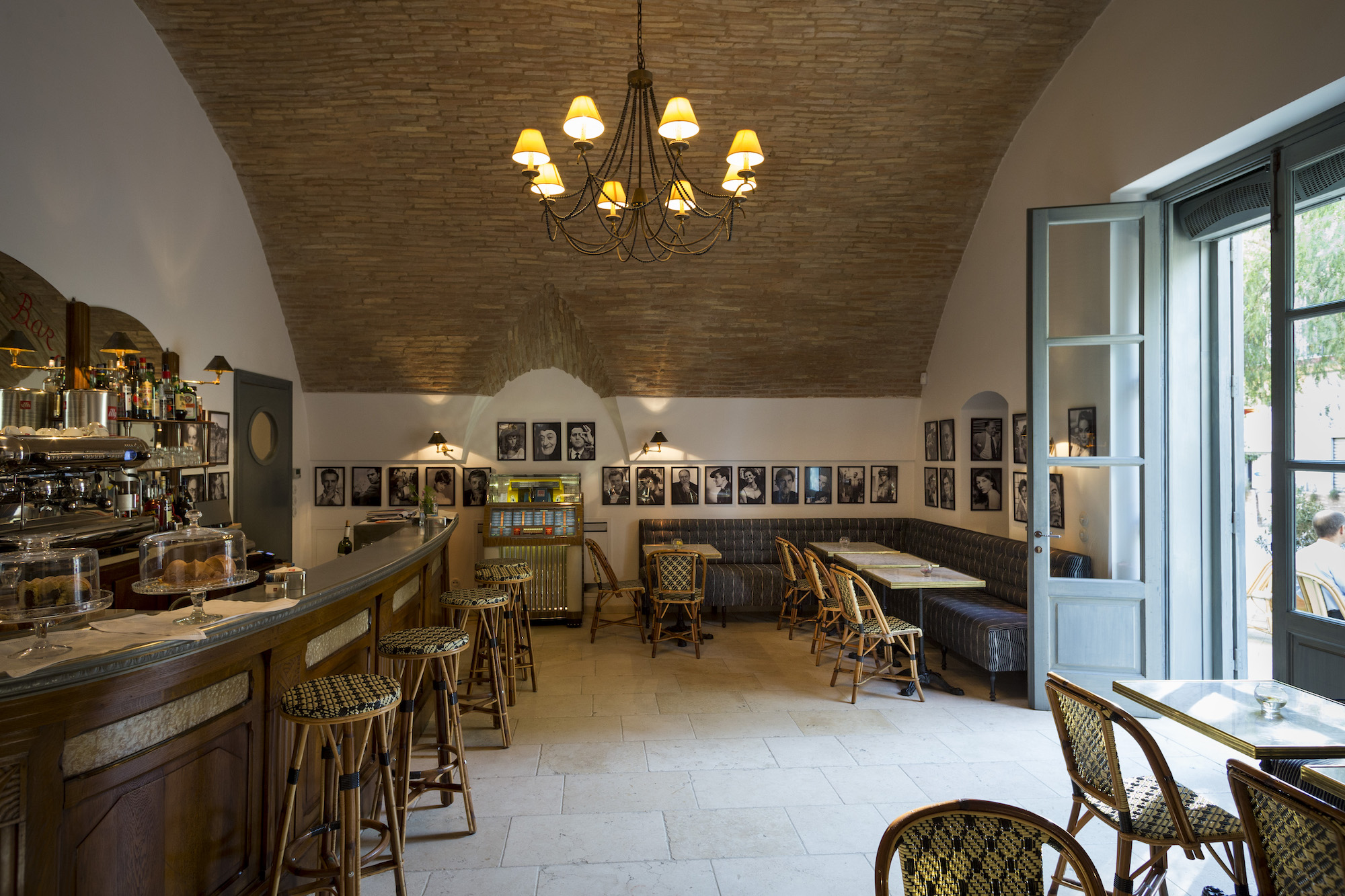 Die Cinecittà Bar, ein traditionelles Café und Pizzeria