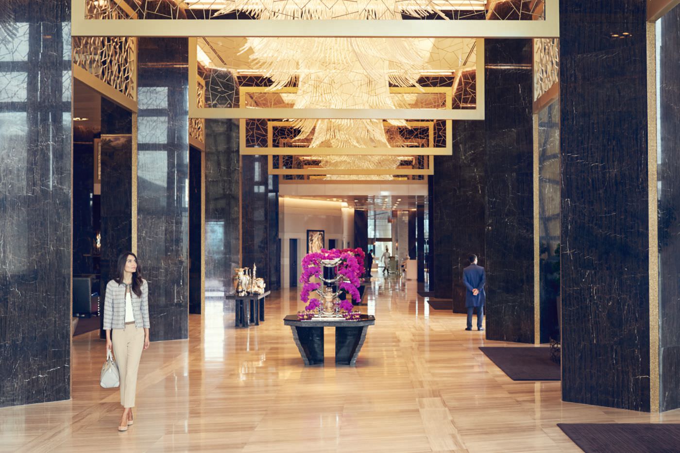 Eindrucksvolle Lobby des Raffles Istanbul