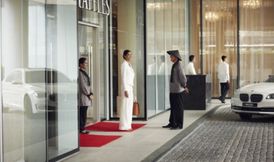 Herzlich Willkommen im Raffles Makati Herzlich Willkommen im Raffles Makati