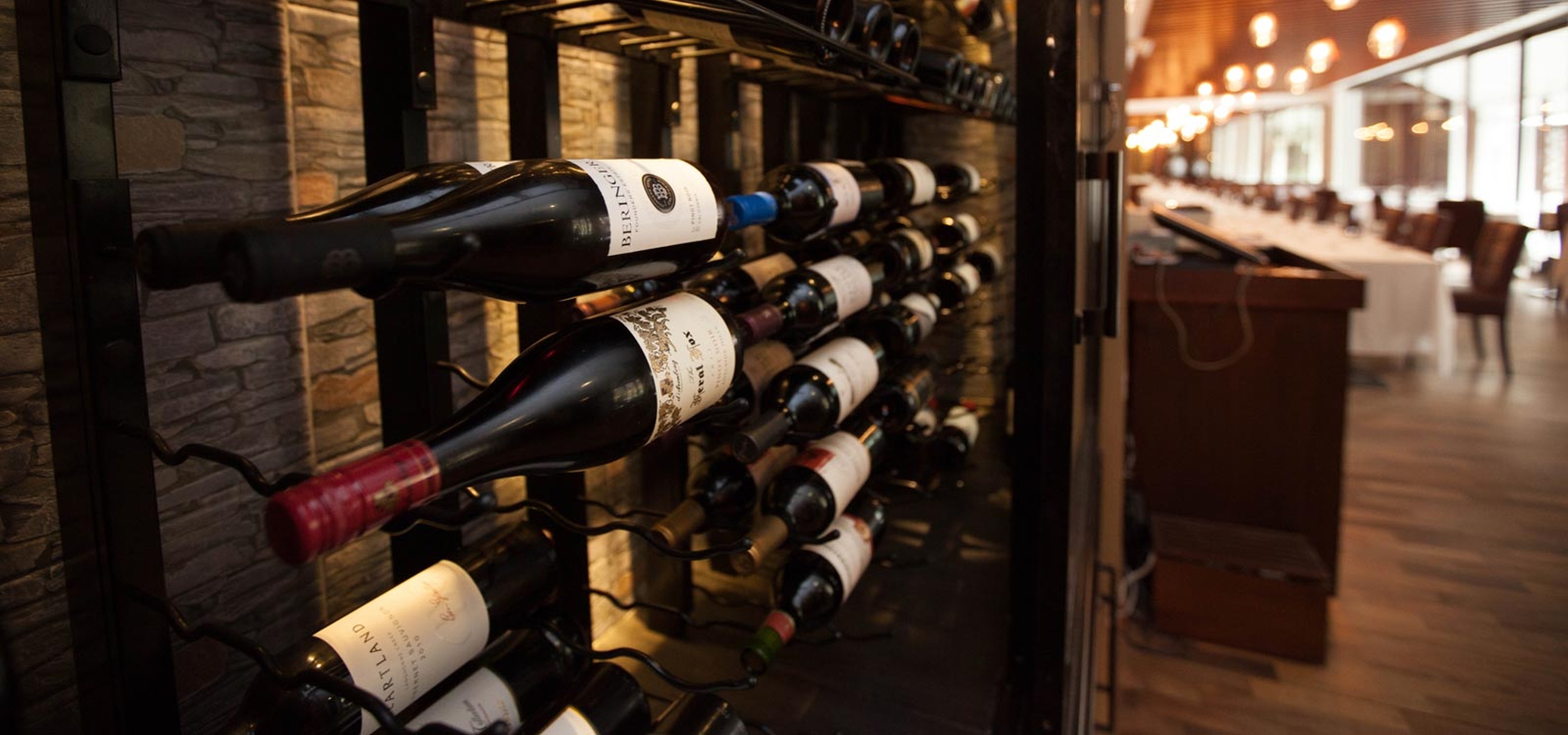 Eine Auswahl an feinsten Weinen aus dem hoteleigenen Weinkeller
