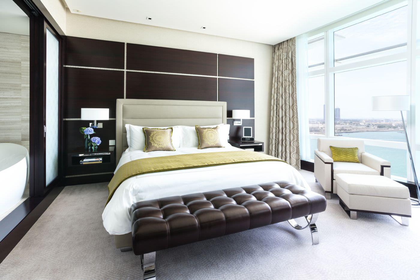 Lichtdurchflutete Zimmer mit allen Annehmlichkeiten