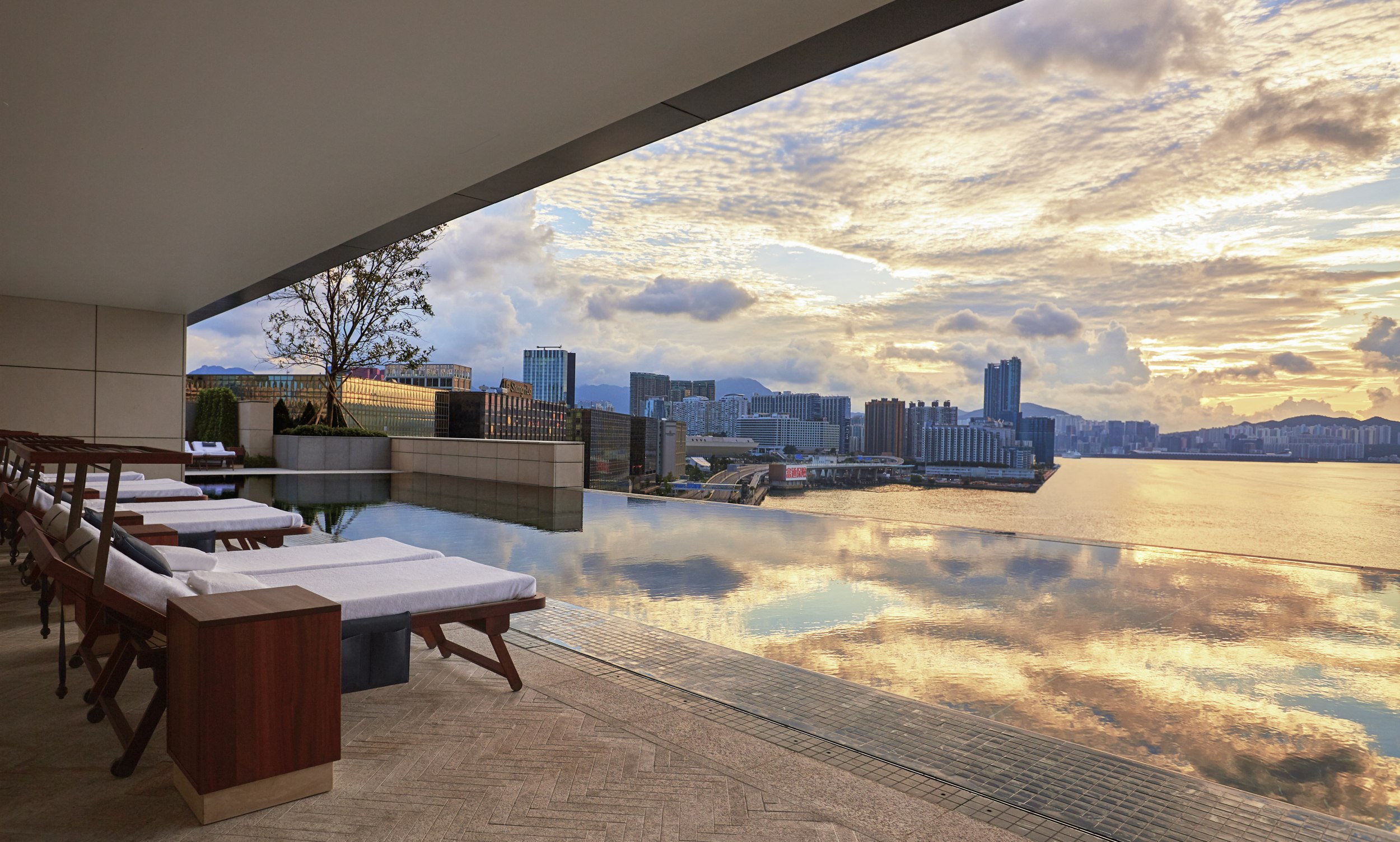 Der Asaya Pool mit grandiosem Ausblick