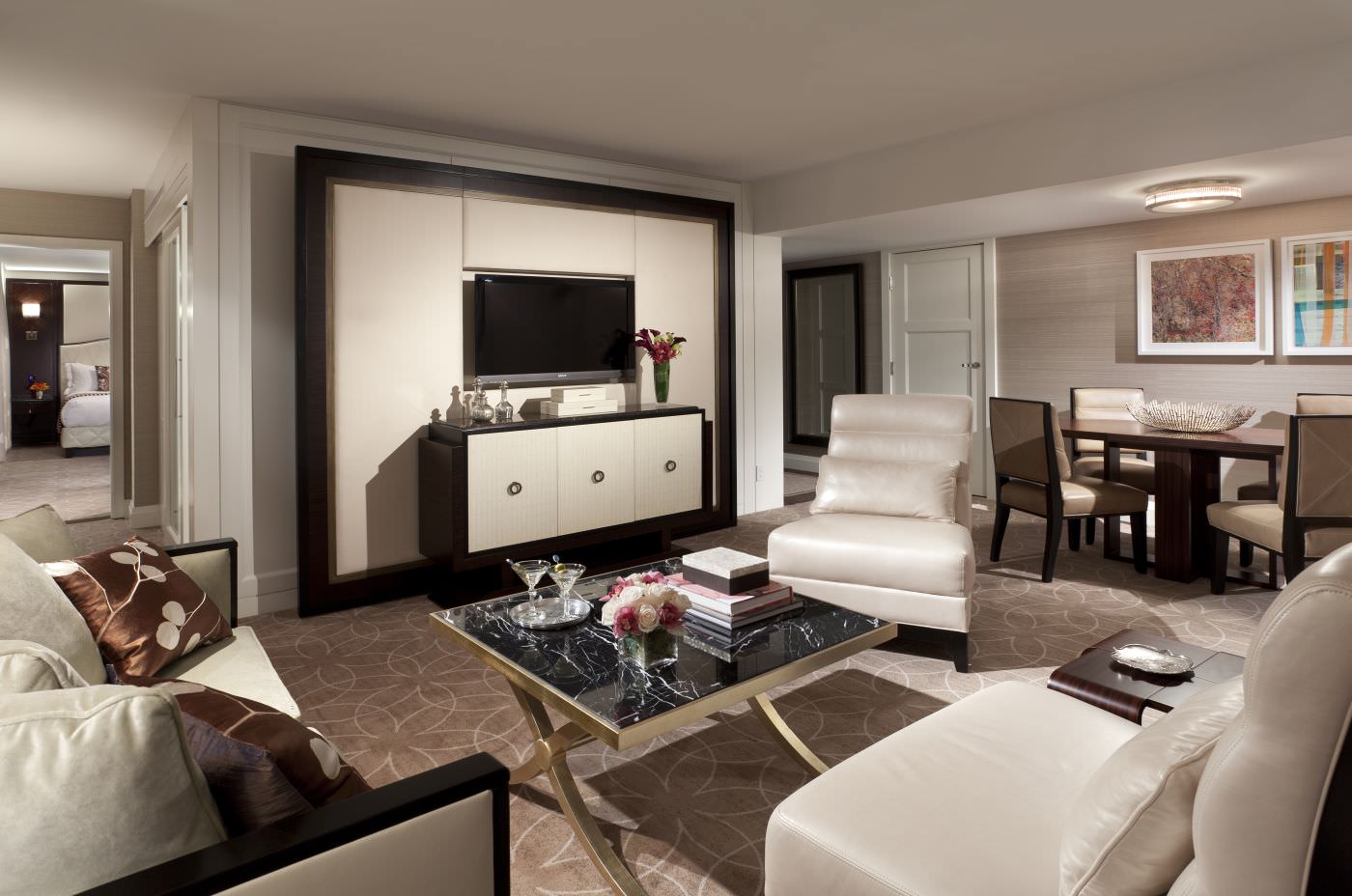 Der Wohnbereich lädt zum Entspannen ein.