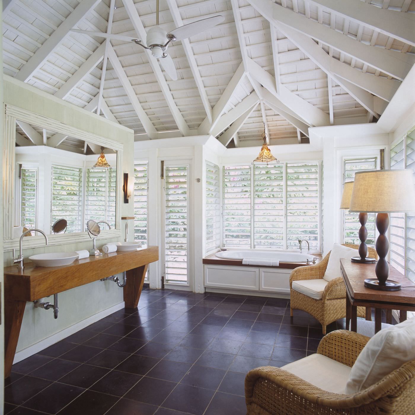 Helles Design und natürliche Materialien verbinden sich zu einem Luxustraum