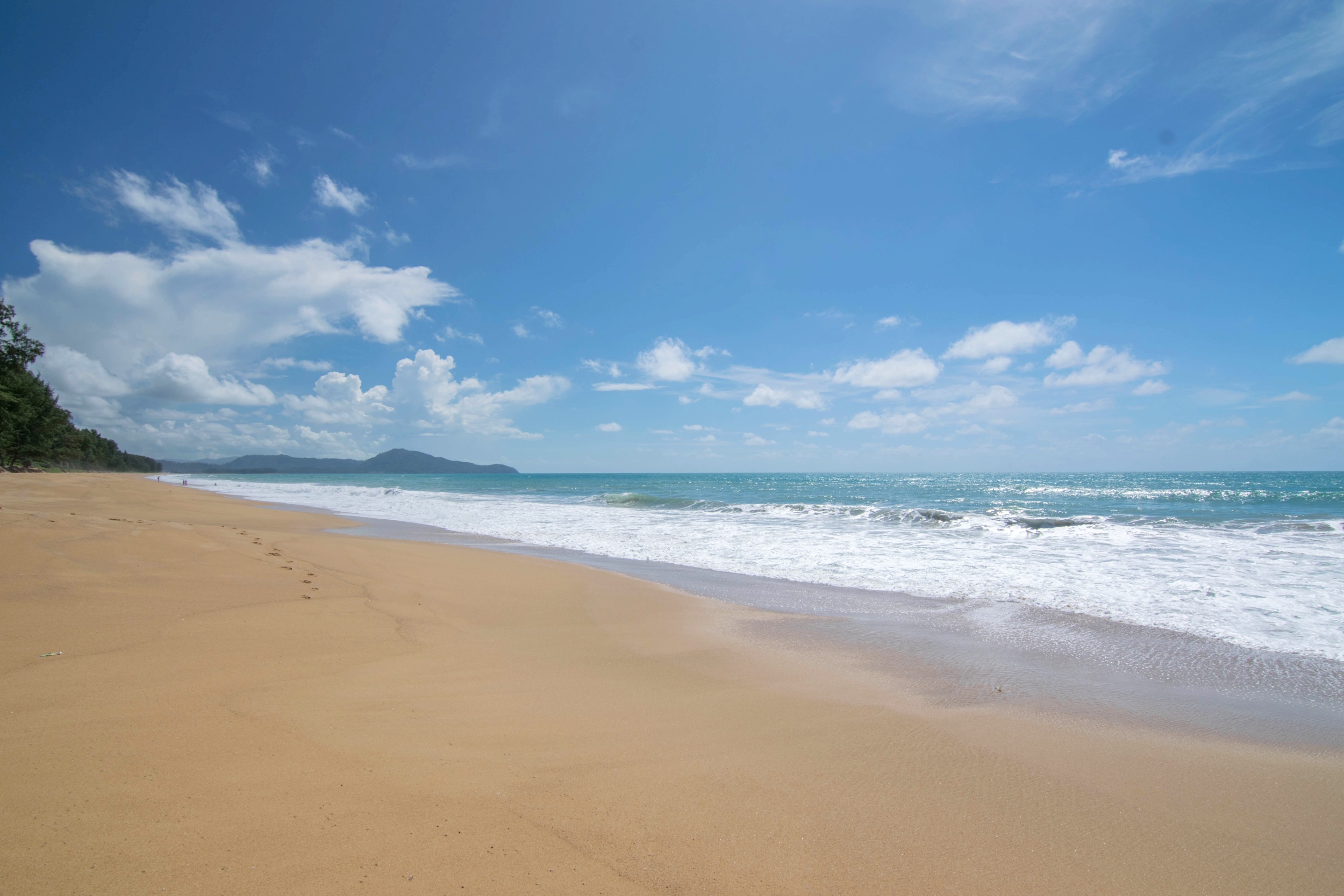 Direkt am wunderschönen Mai Khao Beach gelegen