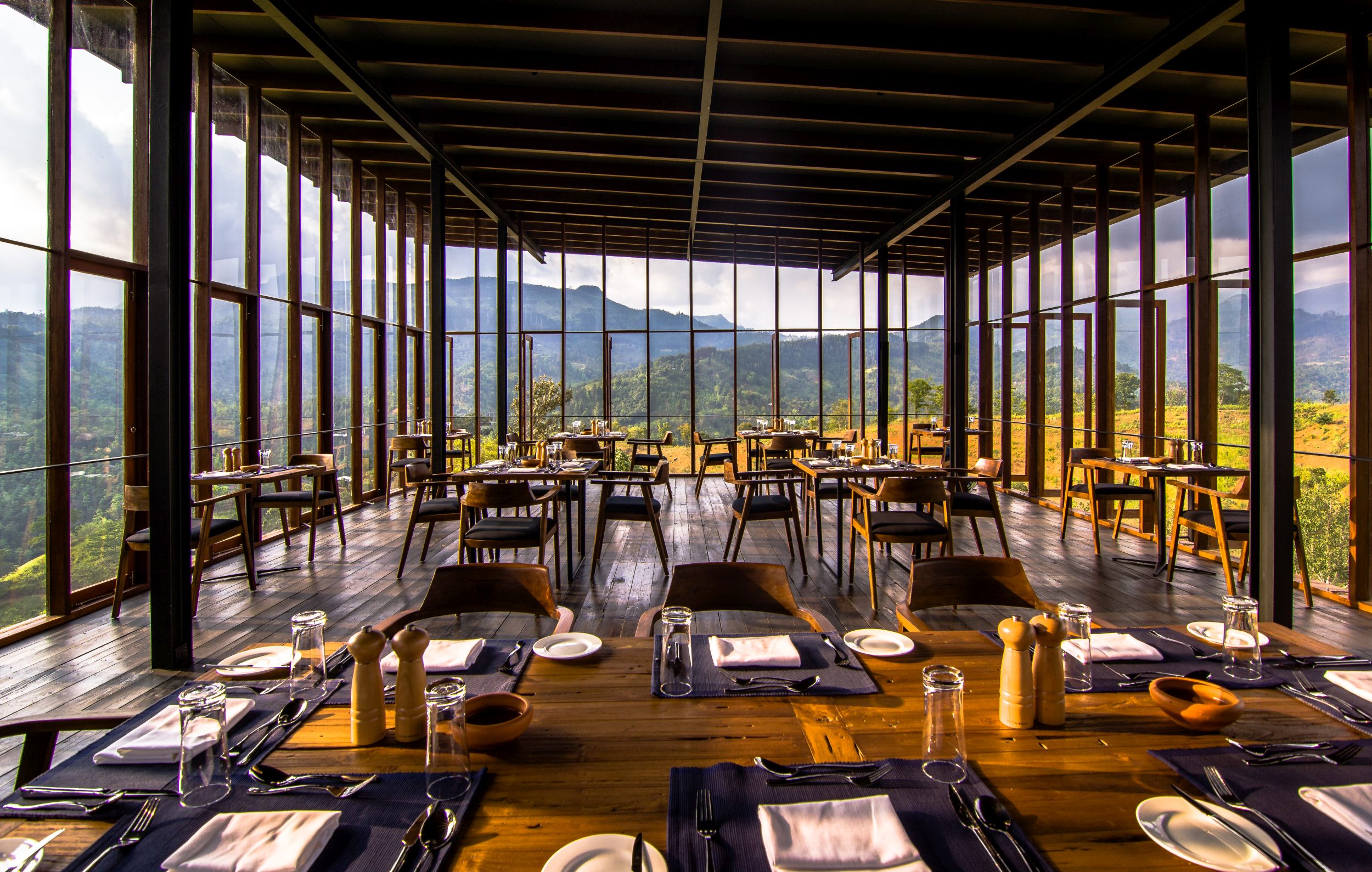 Exquisite Speisen, Detox-Gerichte, vegetarische Gerichte - alle Zutaten stammen aus der Biofarm