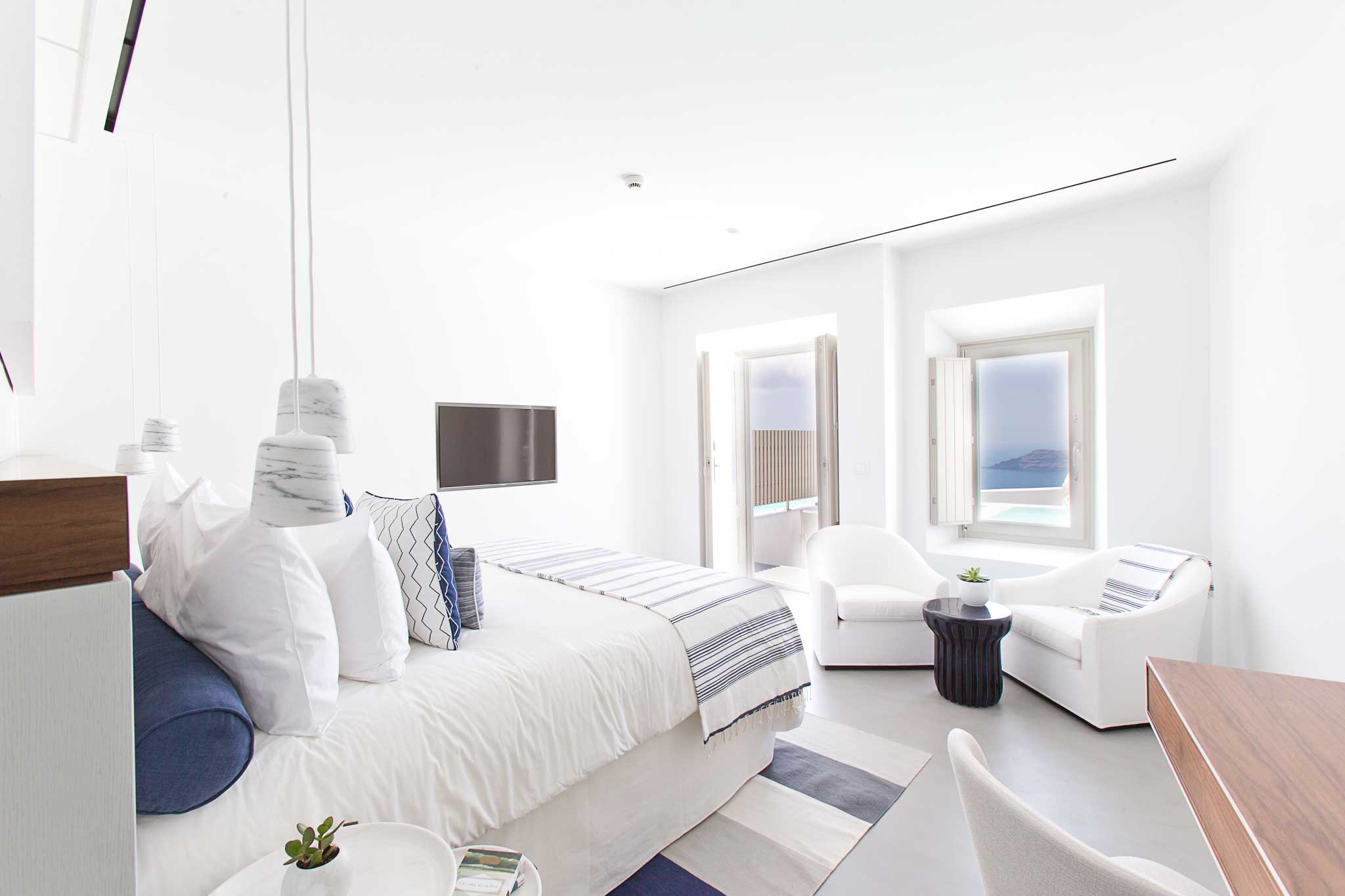 Typisch Griechenland, helle Farben sorgen für mehr Licht im Zimmer