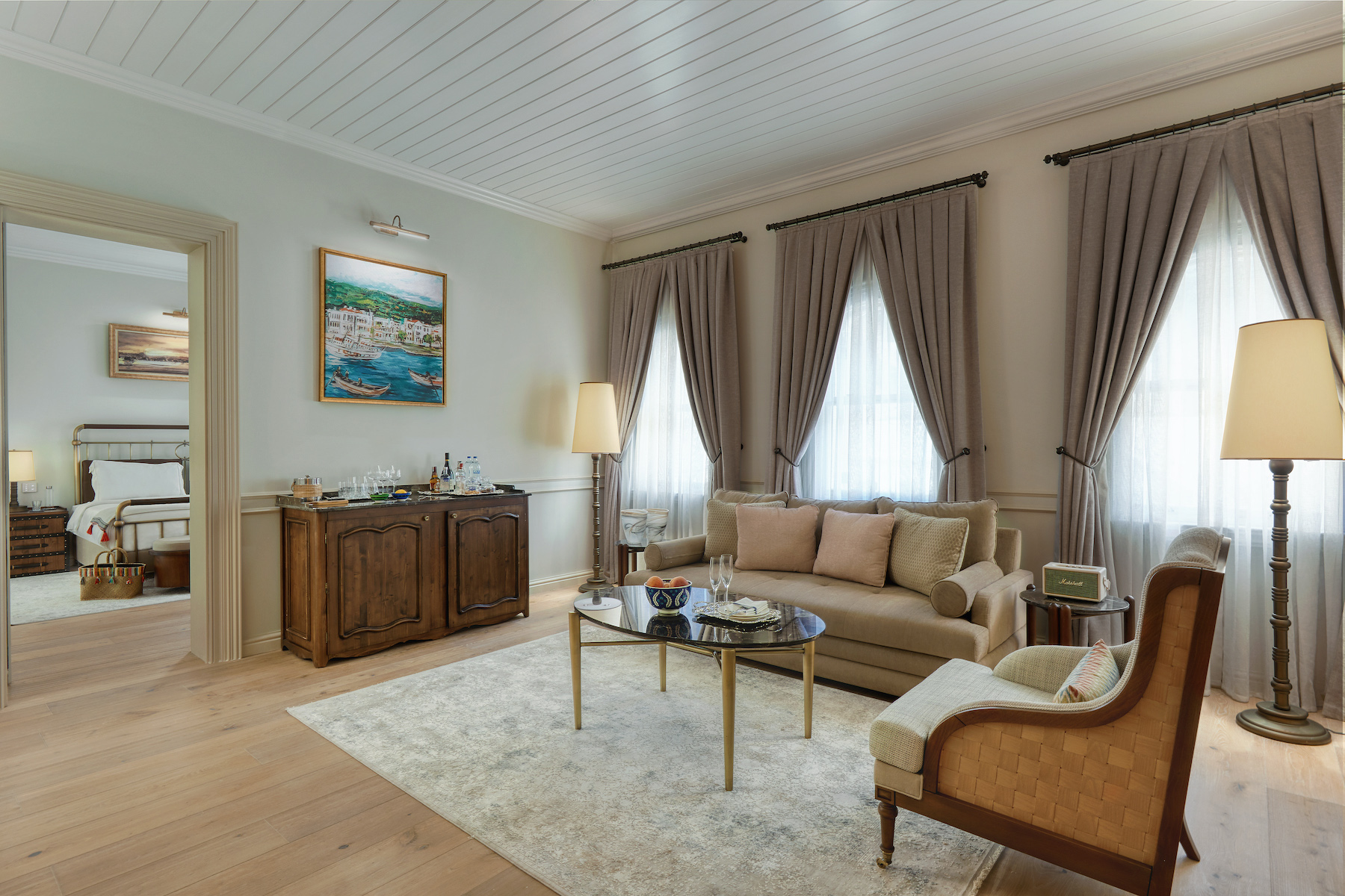 Der großzügige Wohnraum der Courtyard Suite