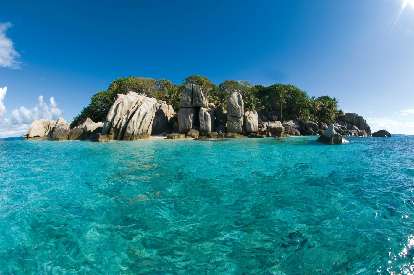Ein Paradies, umgeben von kristallklarem Wasser.