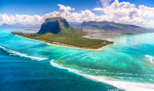 Das Luxushotel St. Regis Mauritius aus der Vogelperspektive