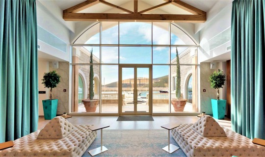 Herzlich Willkommen im The Chedi Lustica Bay