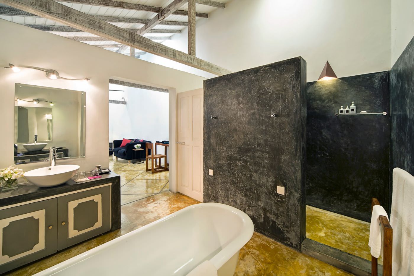 Geräumiges Badezimmer. 