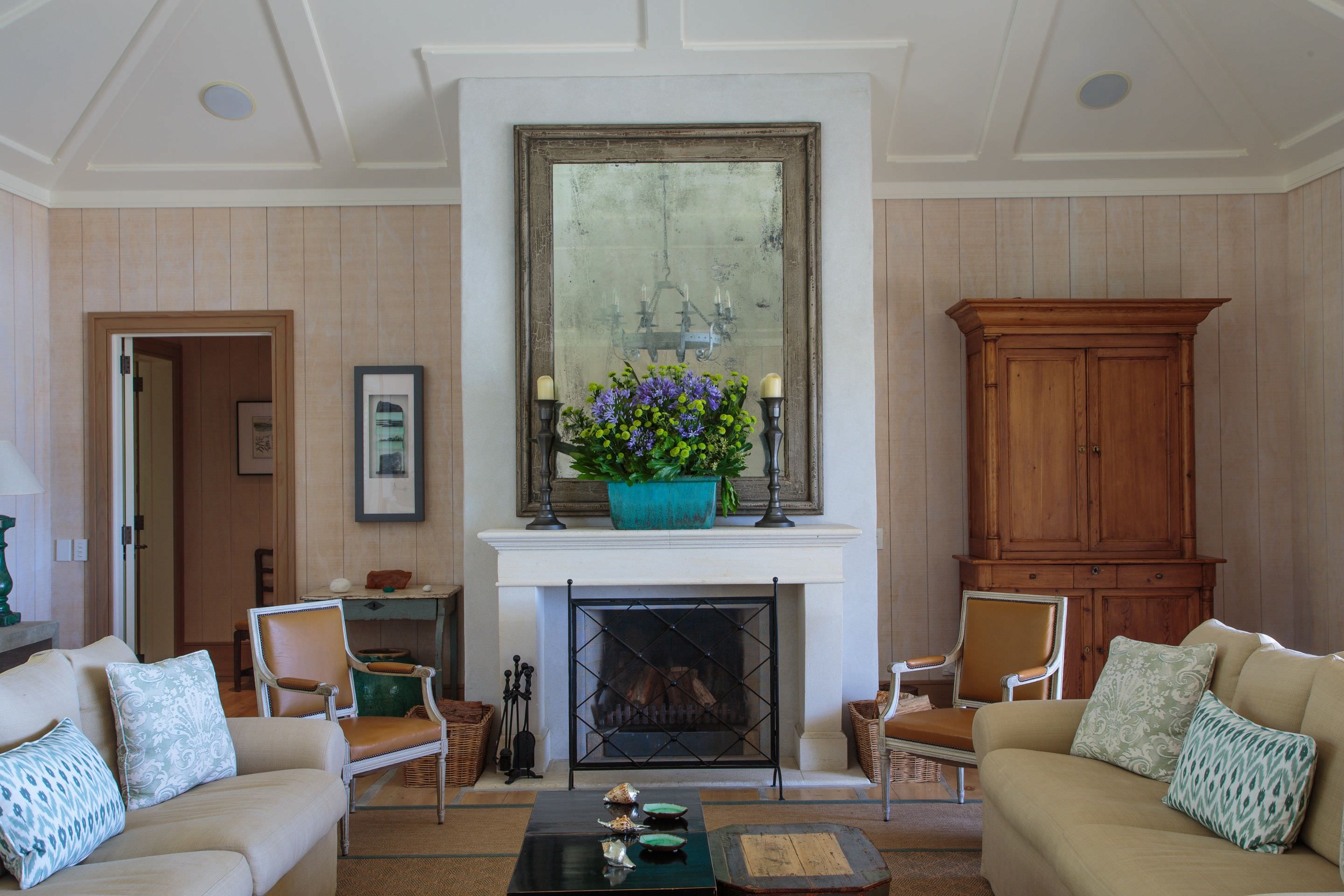 Der Kamin sorgt für wohlige Stimmung an kalten Abenden