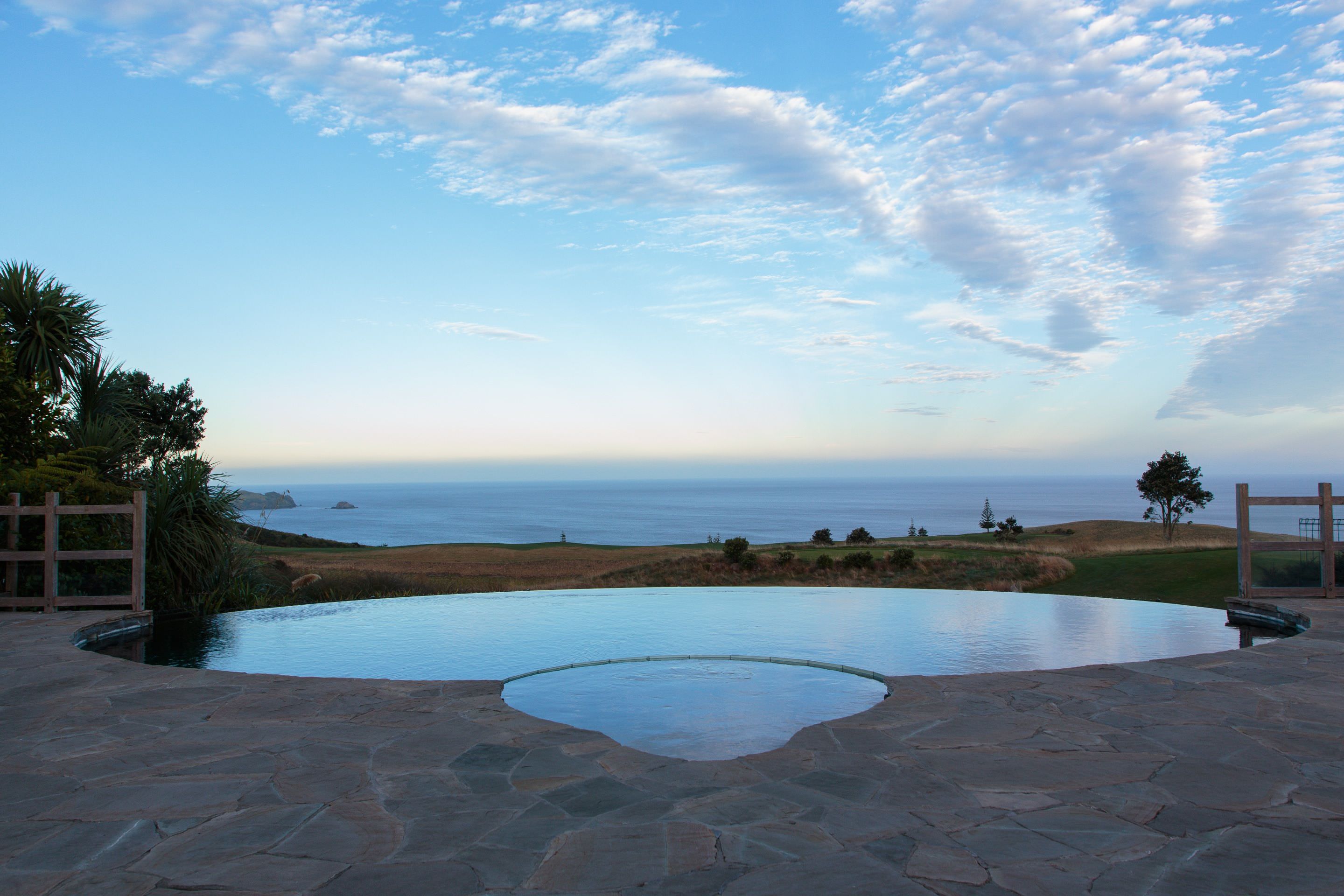 Erfrischen Sie sich im Pool