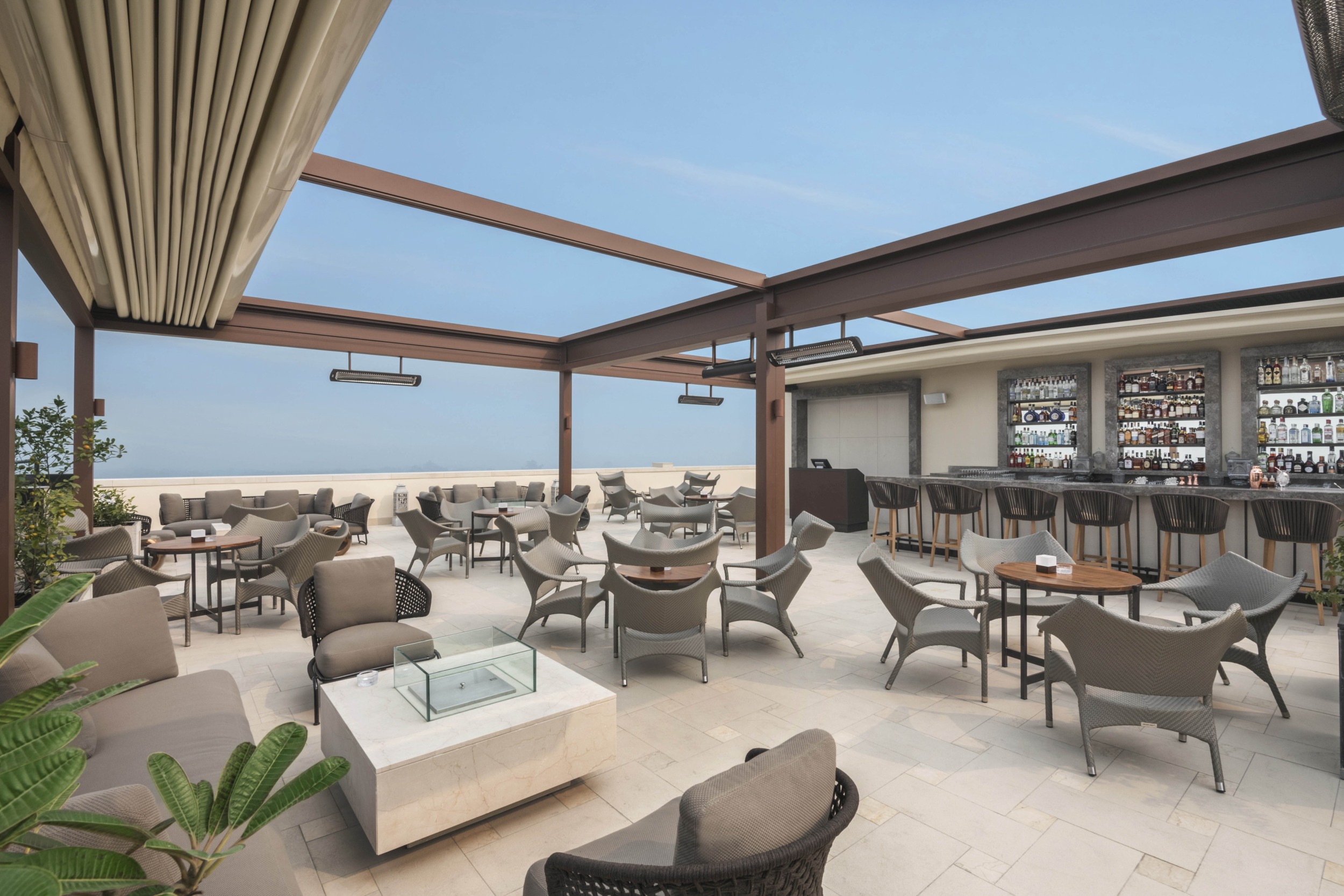 Die neue Open-Air-Bar Cirrus9 auf dem Dach verspricht, zum neuen Hot-Spot der Stadt zu werden