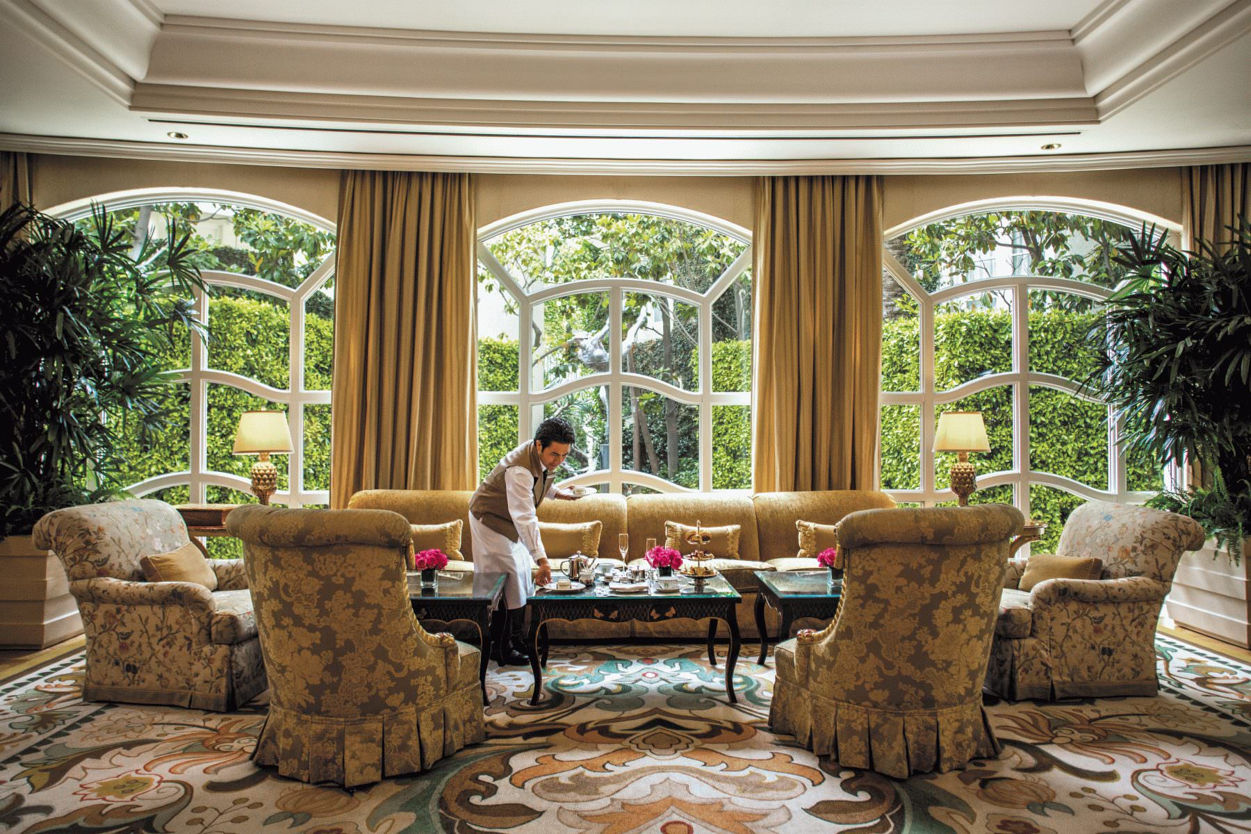 Entspannt den Gartenblick genießen