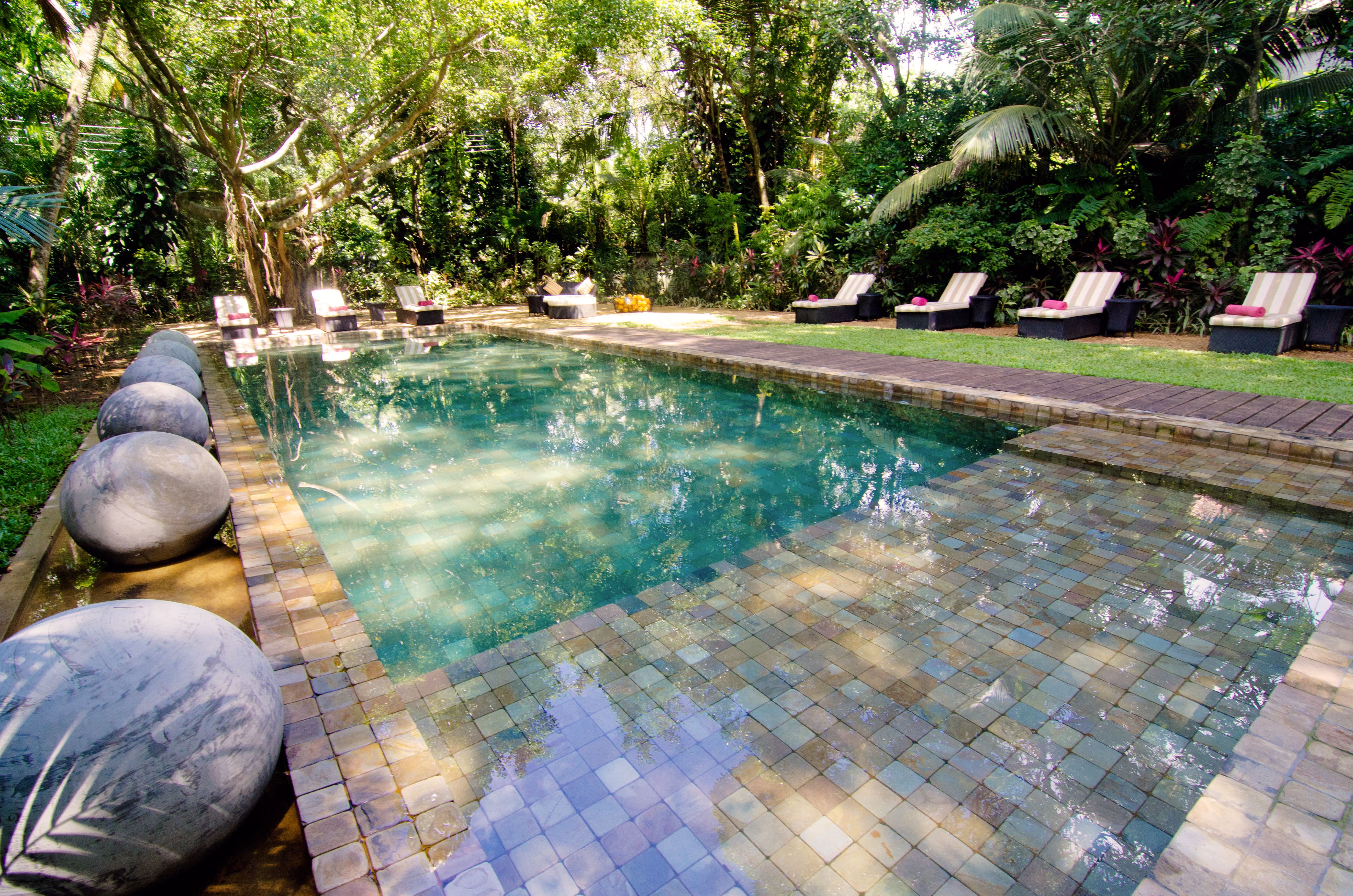 Erfrischung bietet der Pool