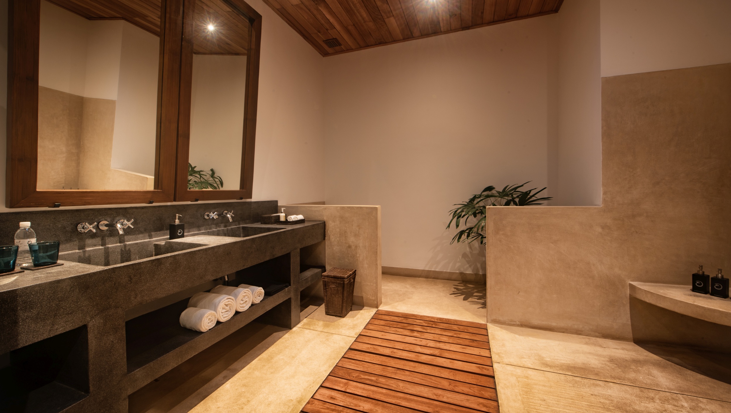 Großzügiges Badezimmer der Garden Suite