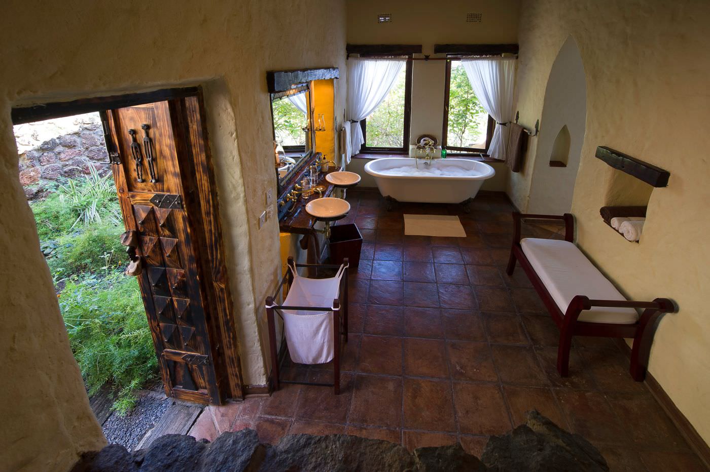 Baden mit freiem Blick in die Natur