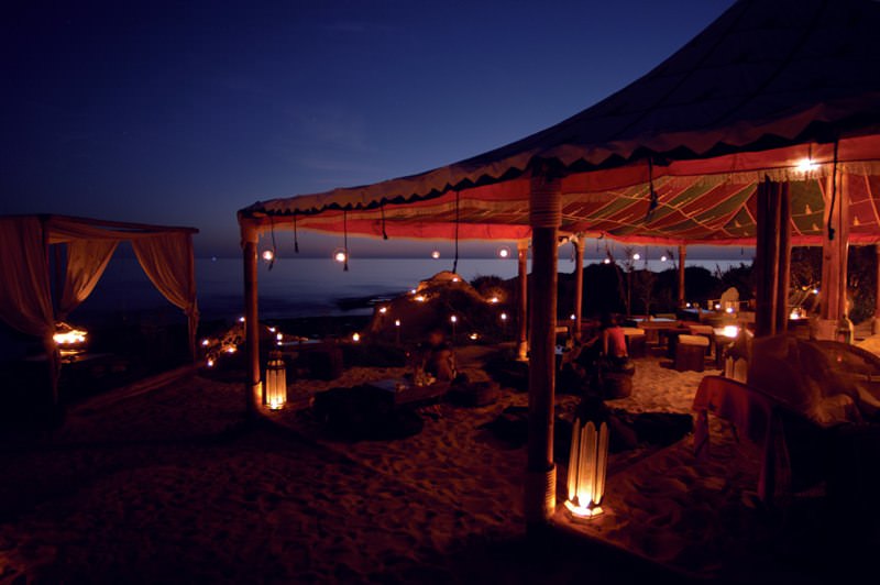 Die Strandbar im Mondlicht