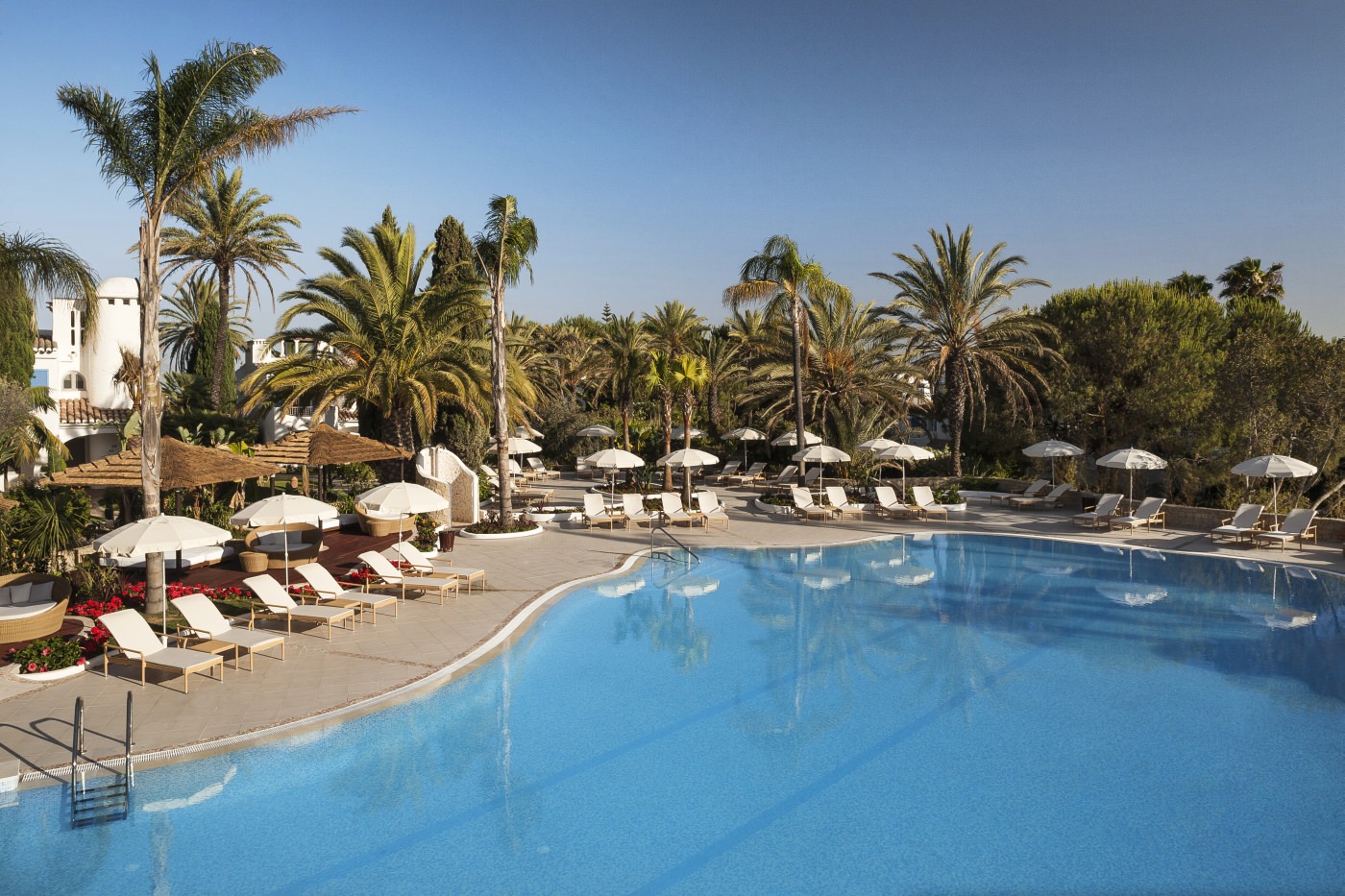 Unglaubliche Ruhe am Pool 