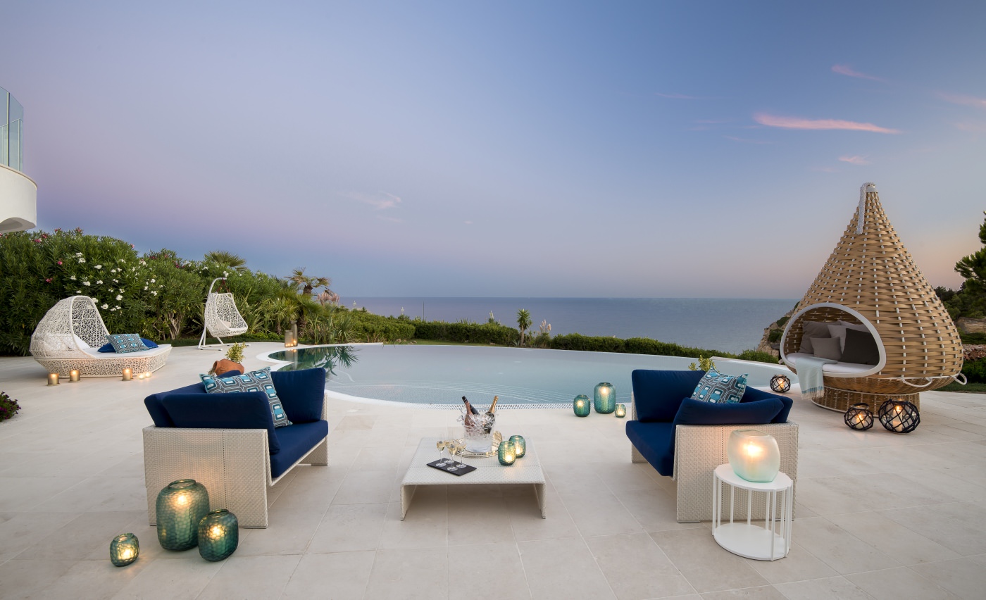 Genießen Sie die Ruhe am Pool 