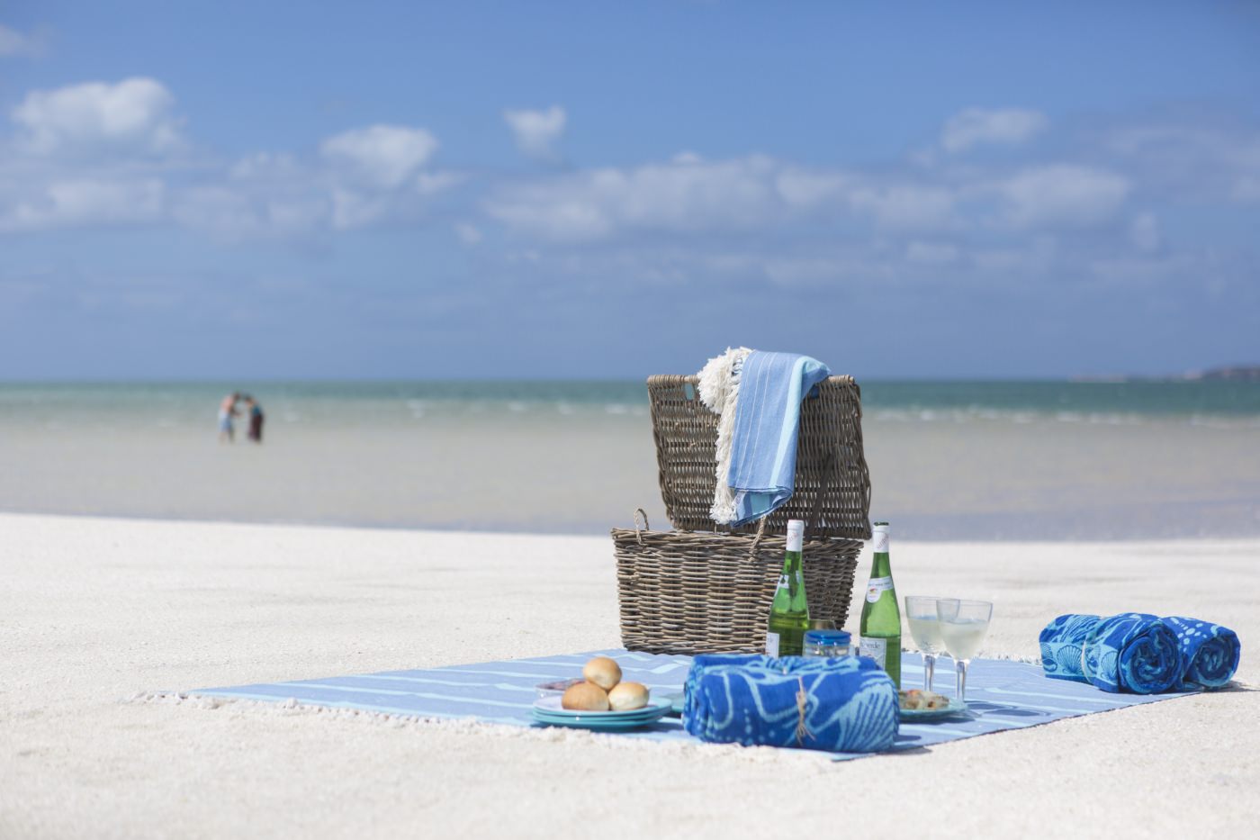 Romantisches Picknick am Strand