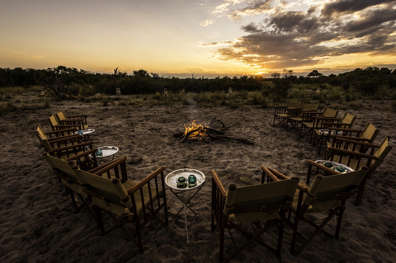 Sundowner am Lagerfeuer