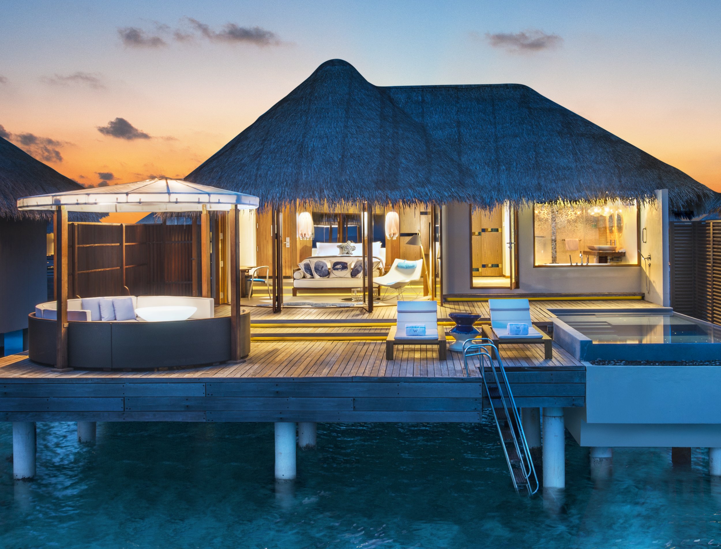 Erleben sie einen erholsamen Urlaub in der Fabulous Overwater Oasis Villa mit der Privatsphäre, die Sie sich wünschen 