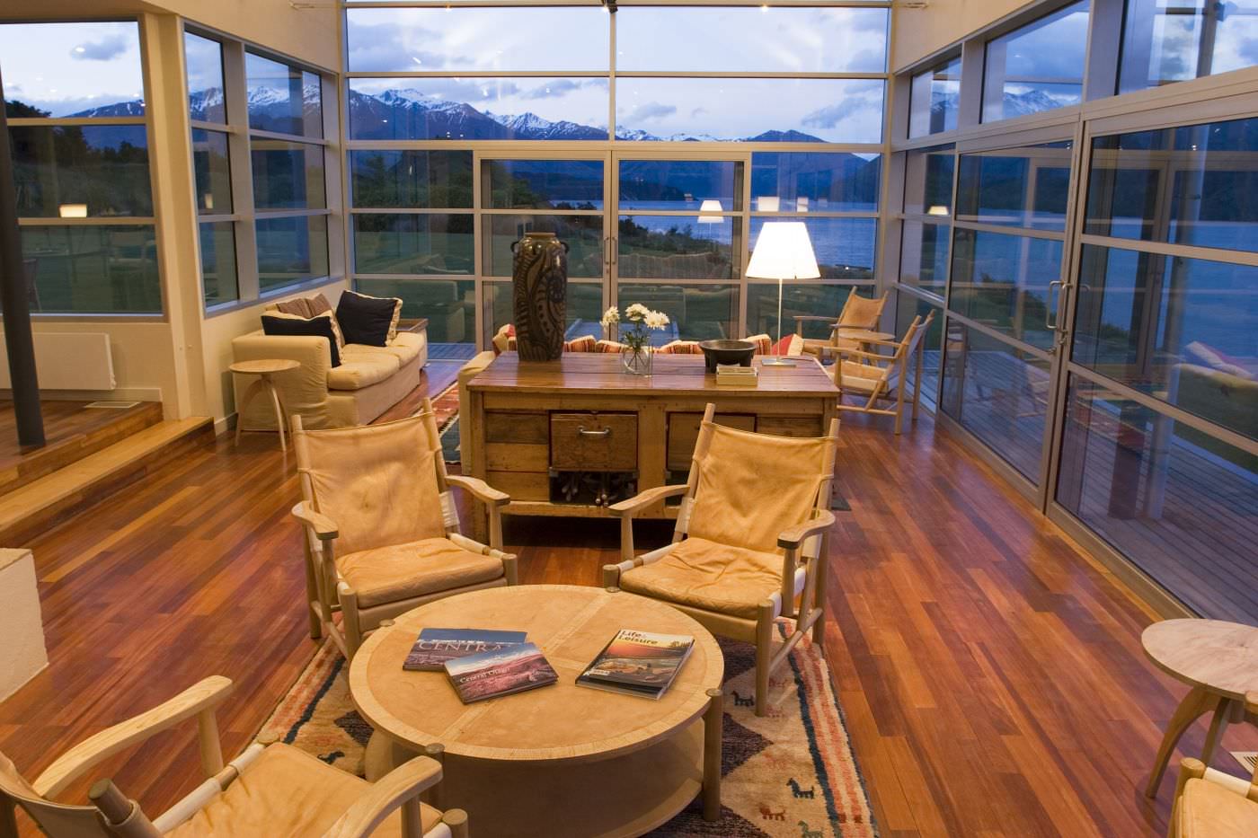 Gemütliche Sitzecke mit Blick auf den See