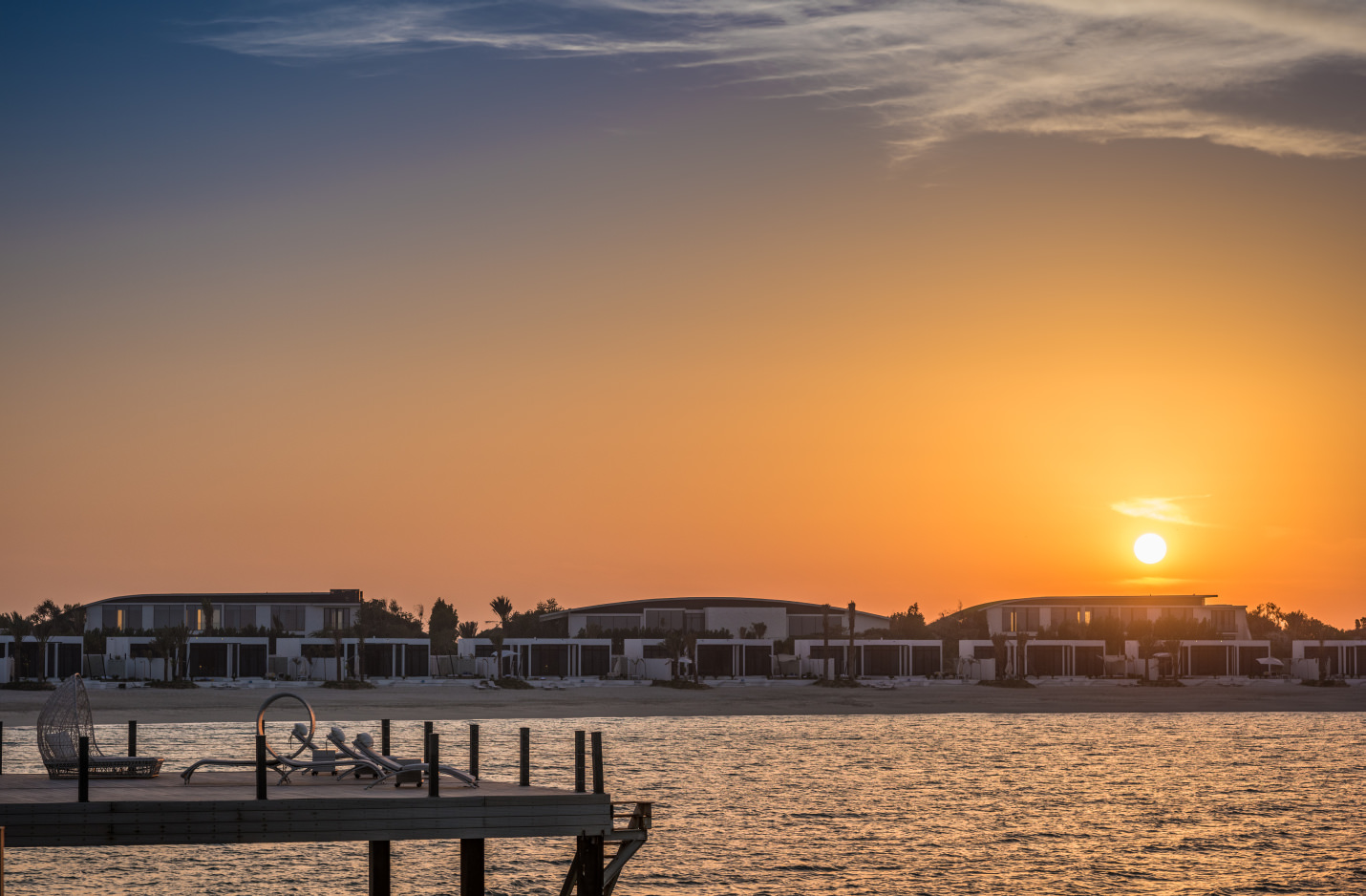 Traumhafter Sonnenuntergang über Nurai Island