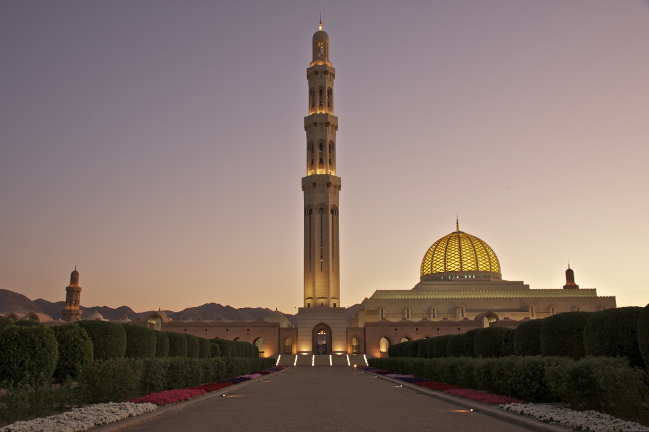 Sultan-Qaboos-Grand-Mosque-Muscat-Oman-1.jpg