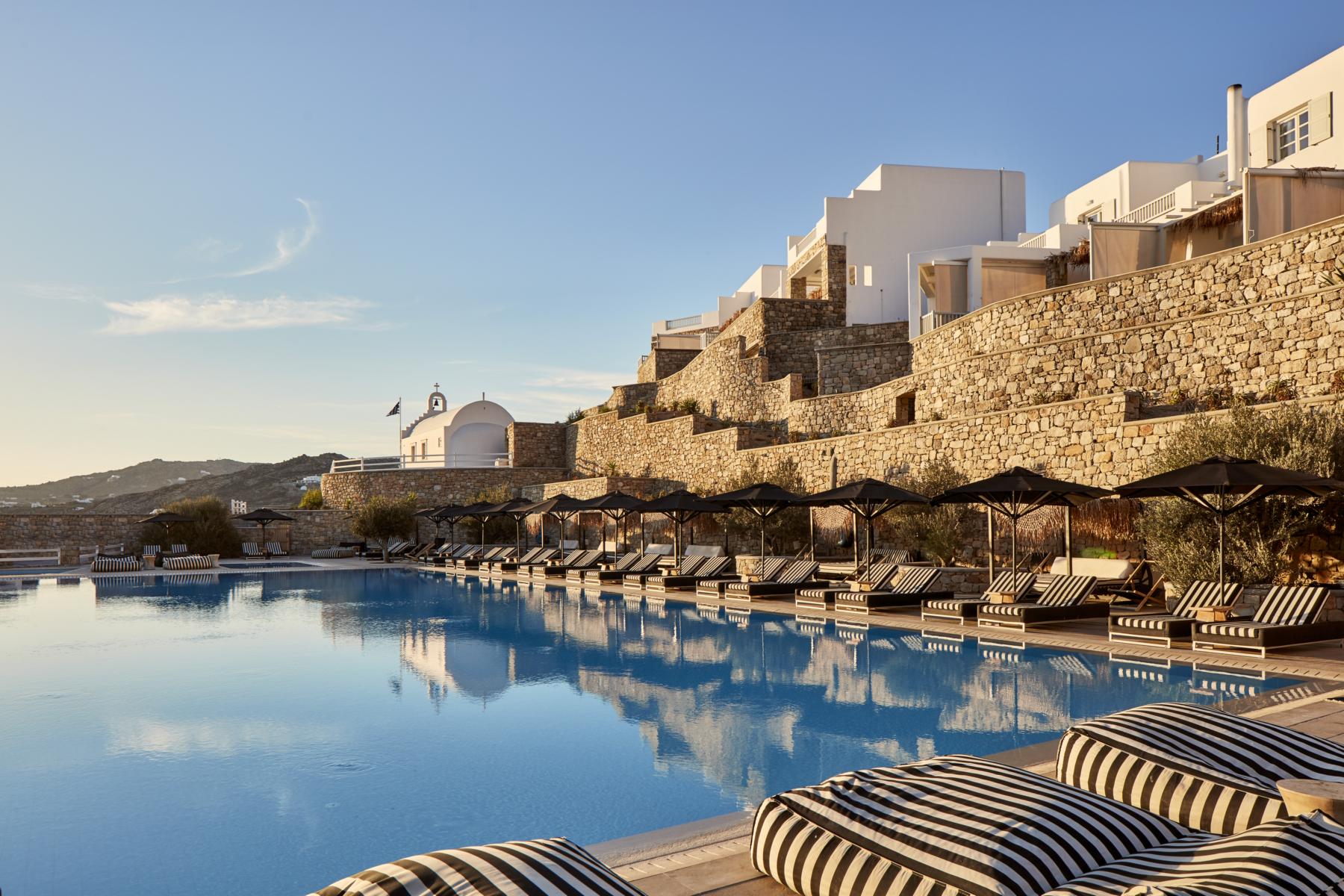 Poolfreuden unter griechischer Sonne