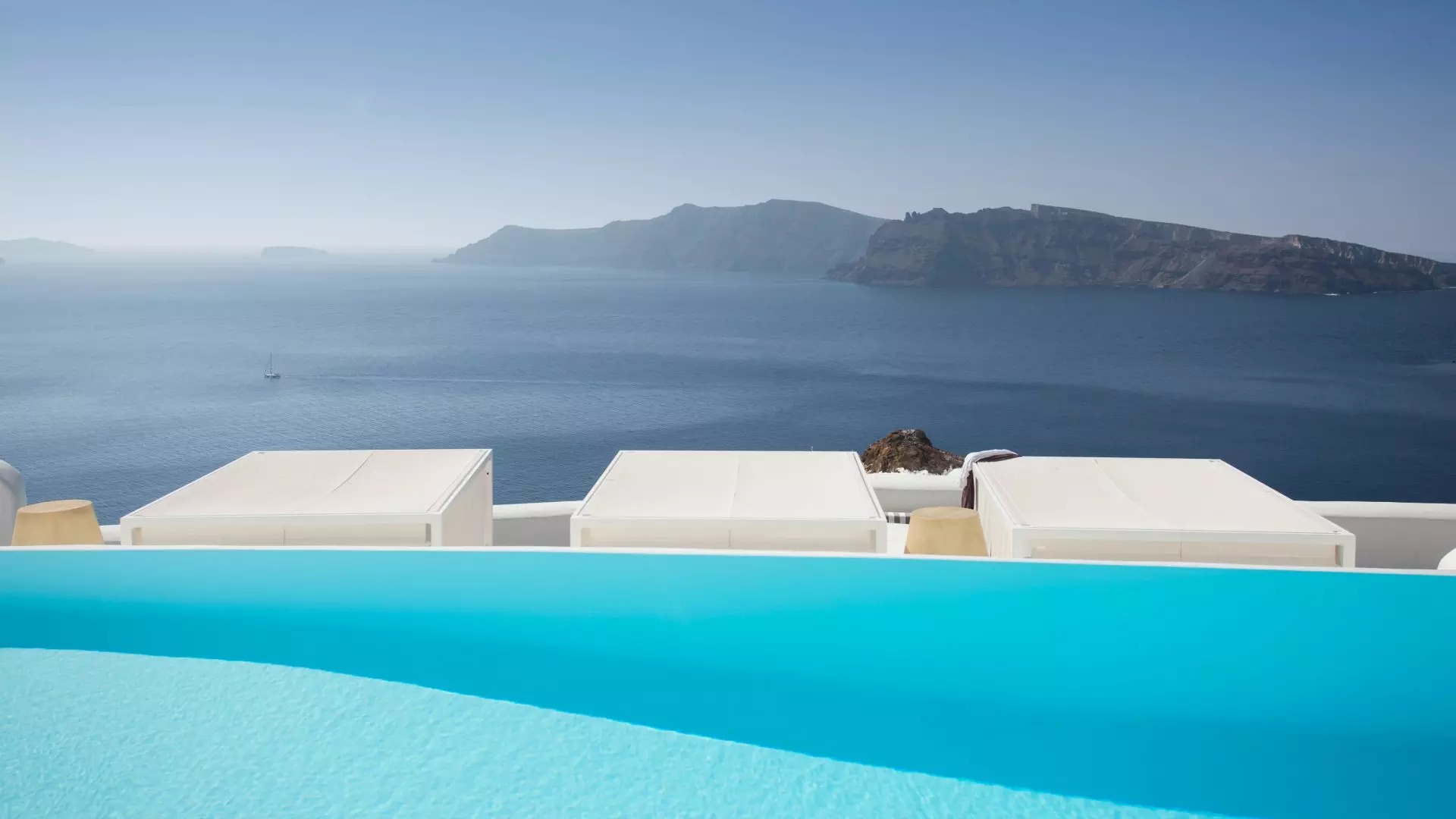 Vom Pool aus geniessen Sie den fantastischen Blick 