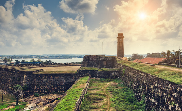Treasure-Hunting-in-the-Galle-Fort-slider-1.jpg