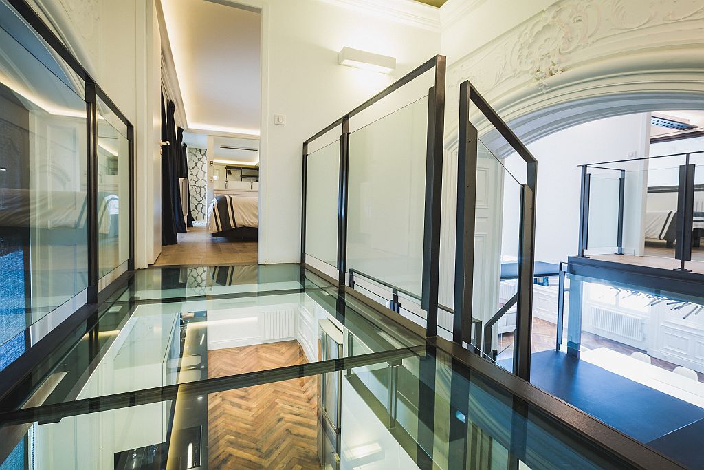 Der verglaste Boden im ersten Stock