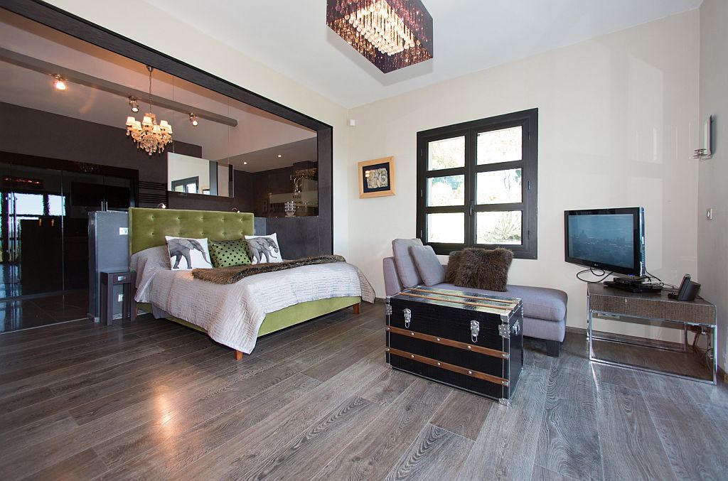 Das großzügige Schlafzimmer