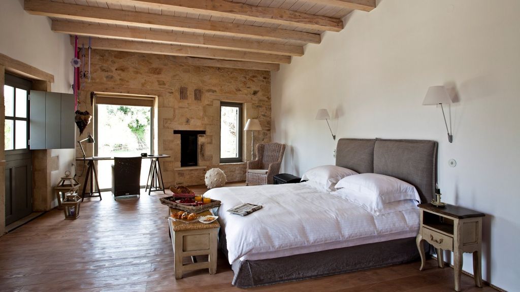 Das großzügige Schlafzimmer