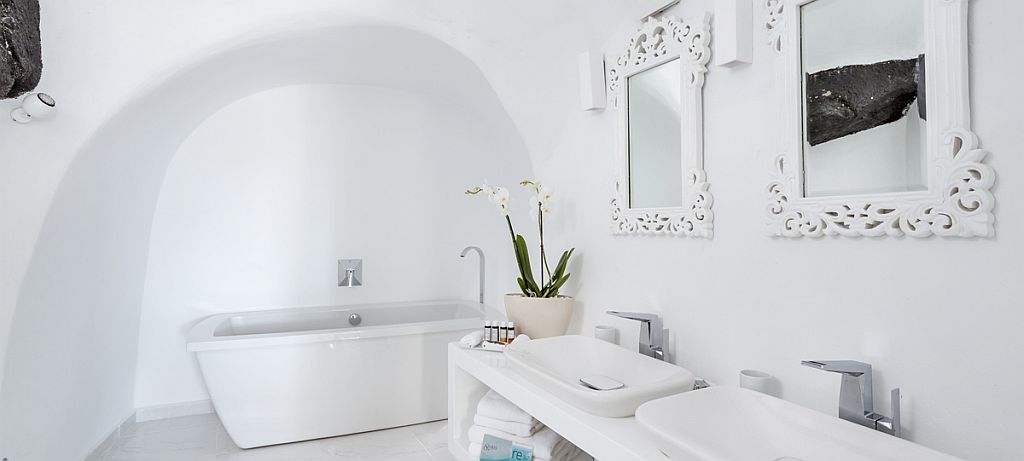 das großzügige Badezimmer