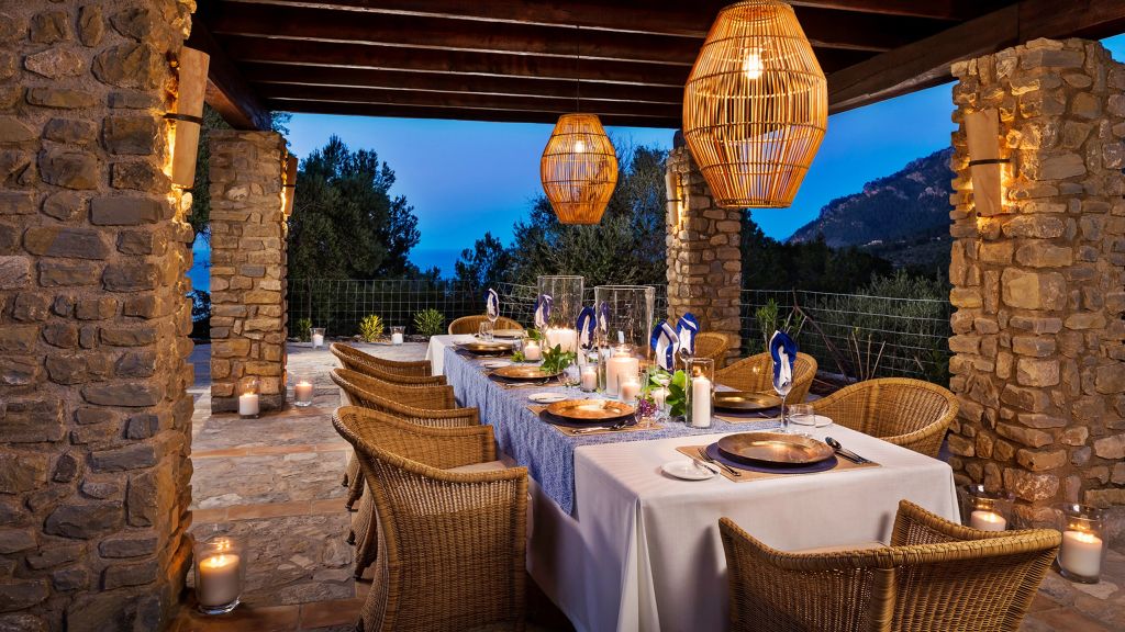 Abendessen im Freien in wunderschöner Atmosphäre