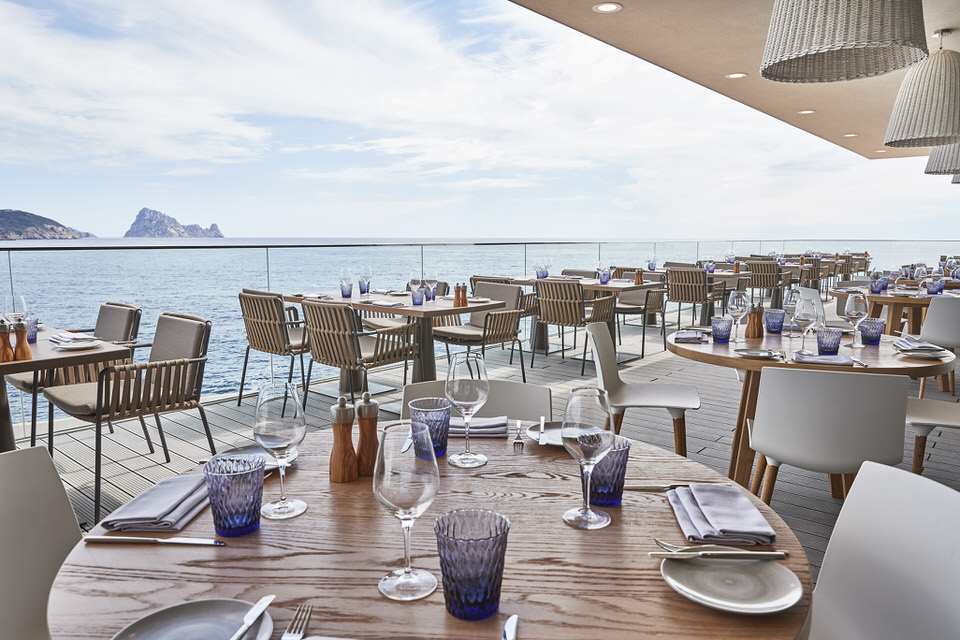 Ausblick vom The View Restaurant auf das funkelnde Meer