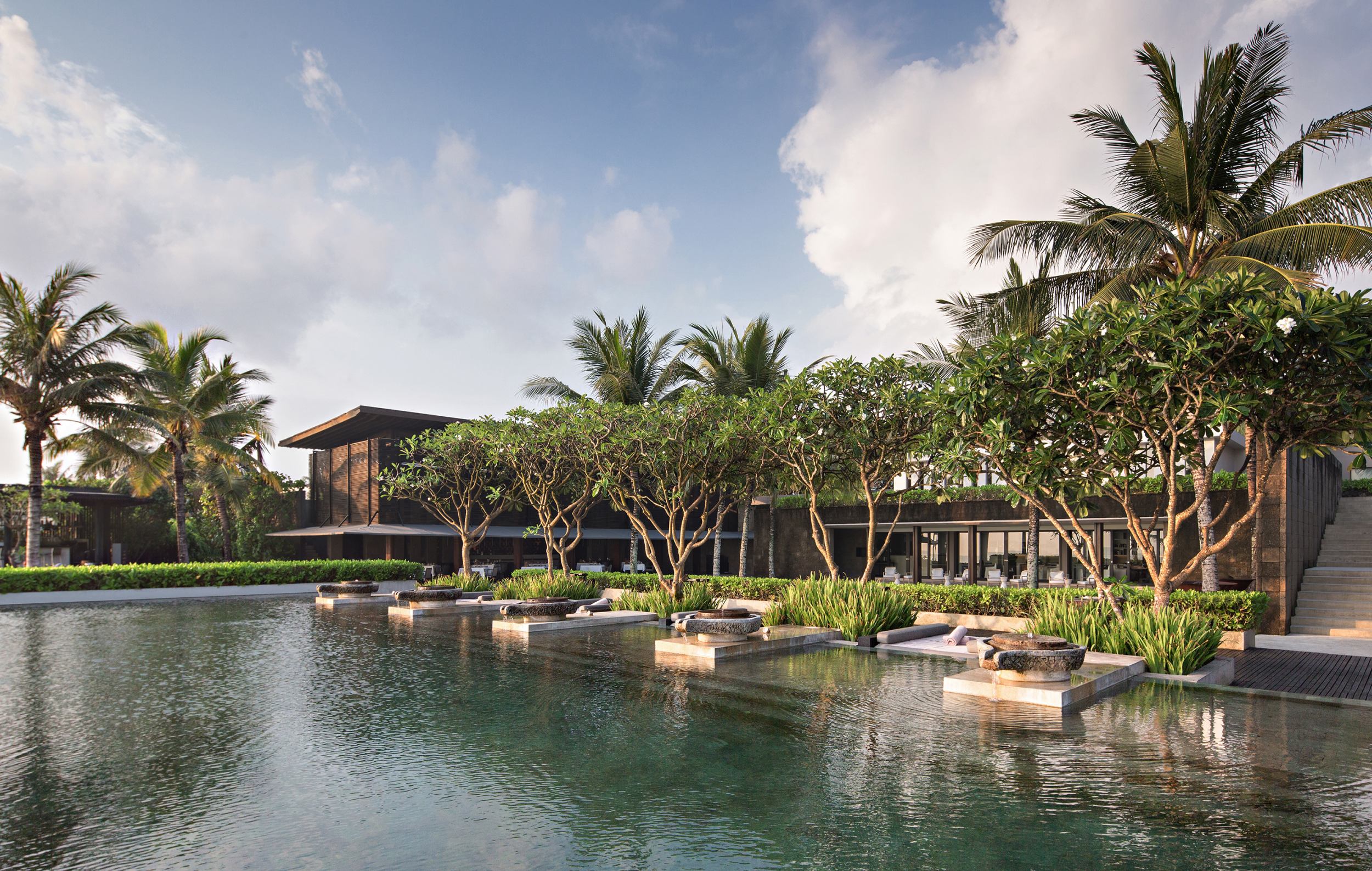 Großzügiger Poolbereich