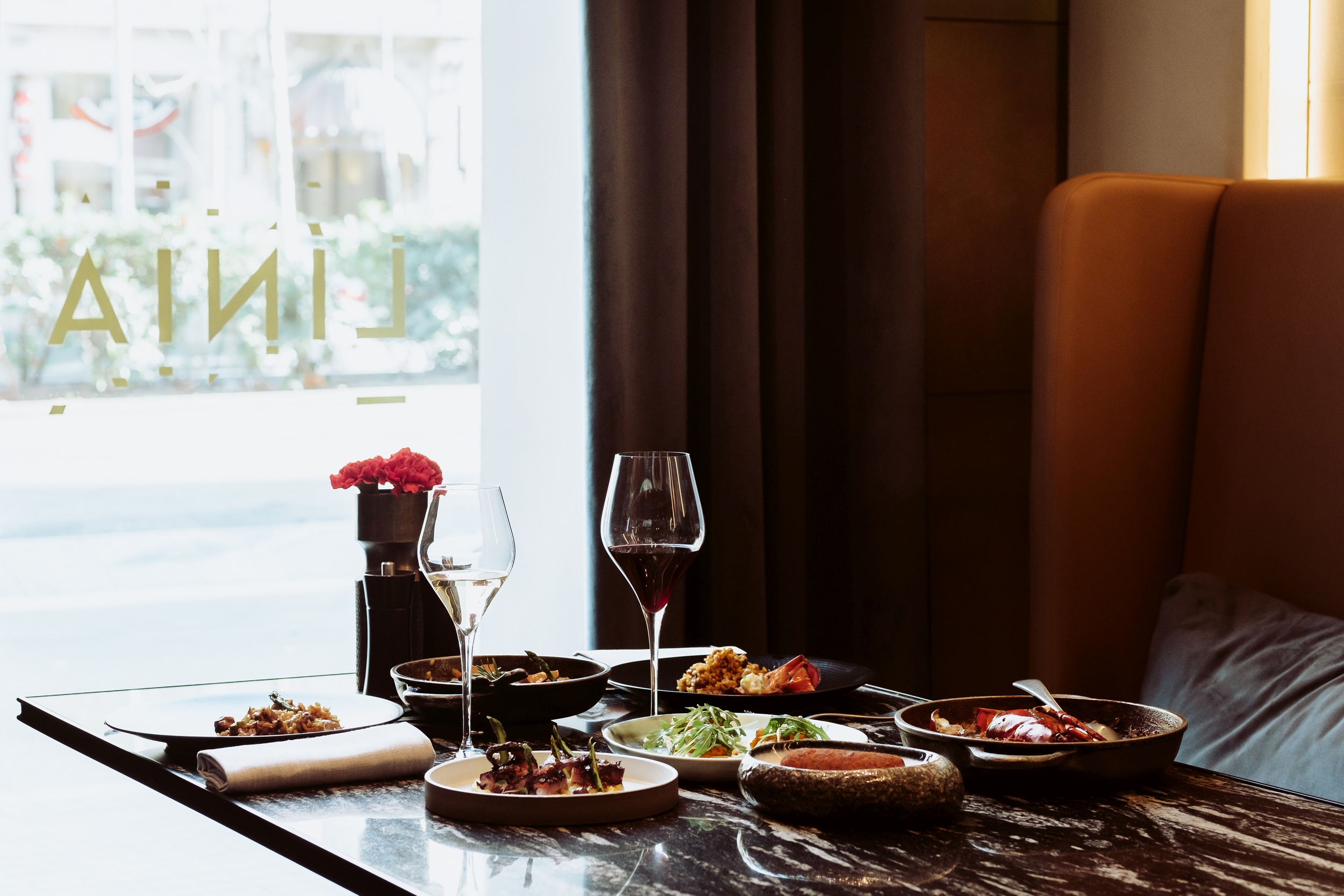 Lokale kulinarische Köstlichkeiten im Restaurant Línia