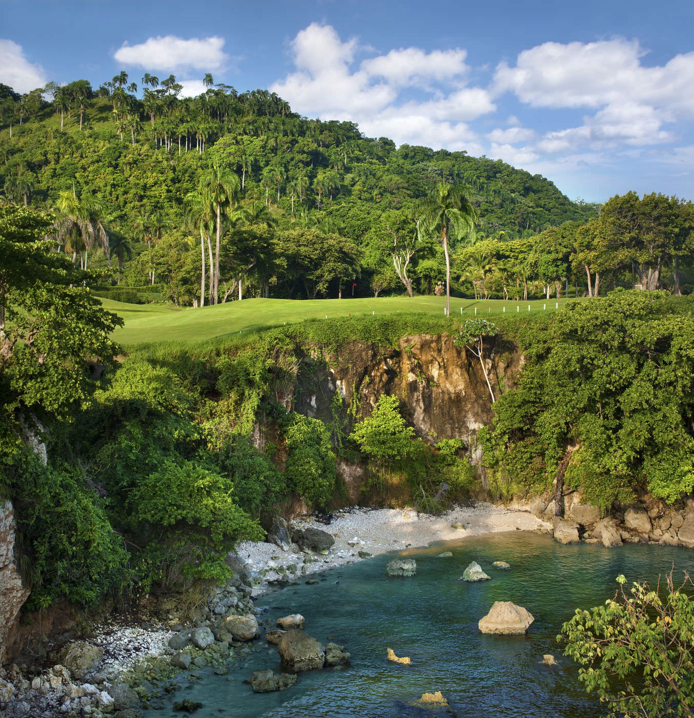 Einsame Buchten und tropische Wälder