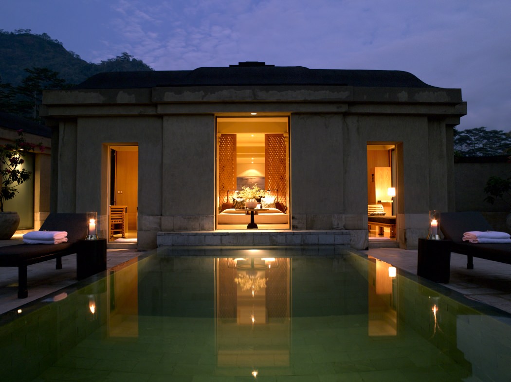 Traumhafte Abendstimmung in Ihrer Poolsuite