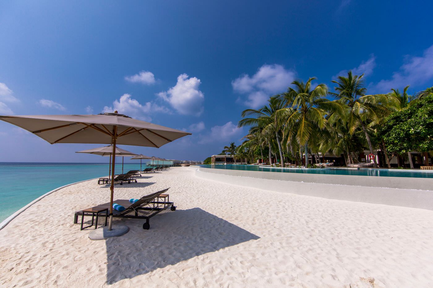Endloser Strand und traumhafte Schattenplätzchen