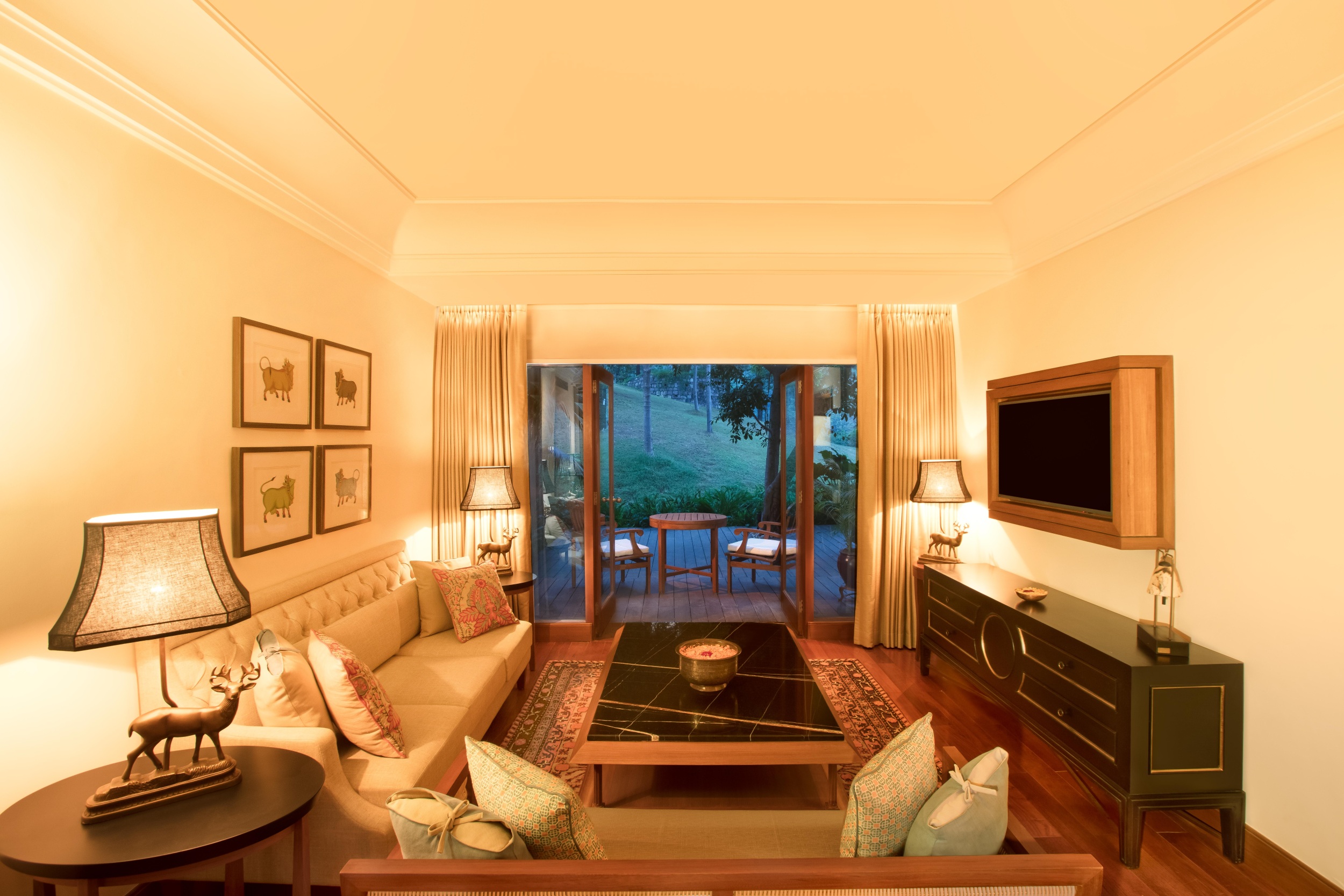 Lassen Sie den Tag auf der Terrasse ausklingen