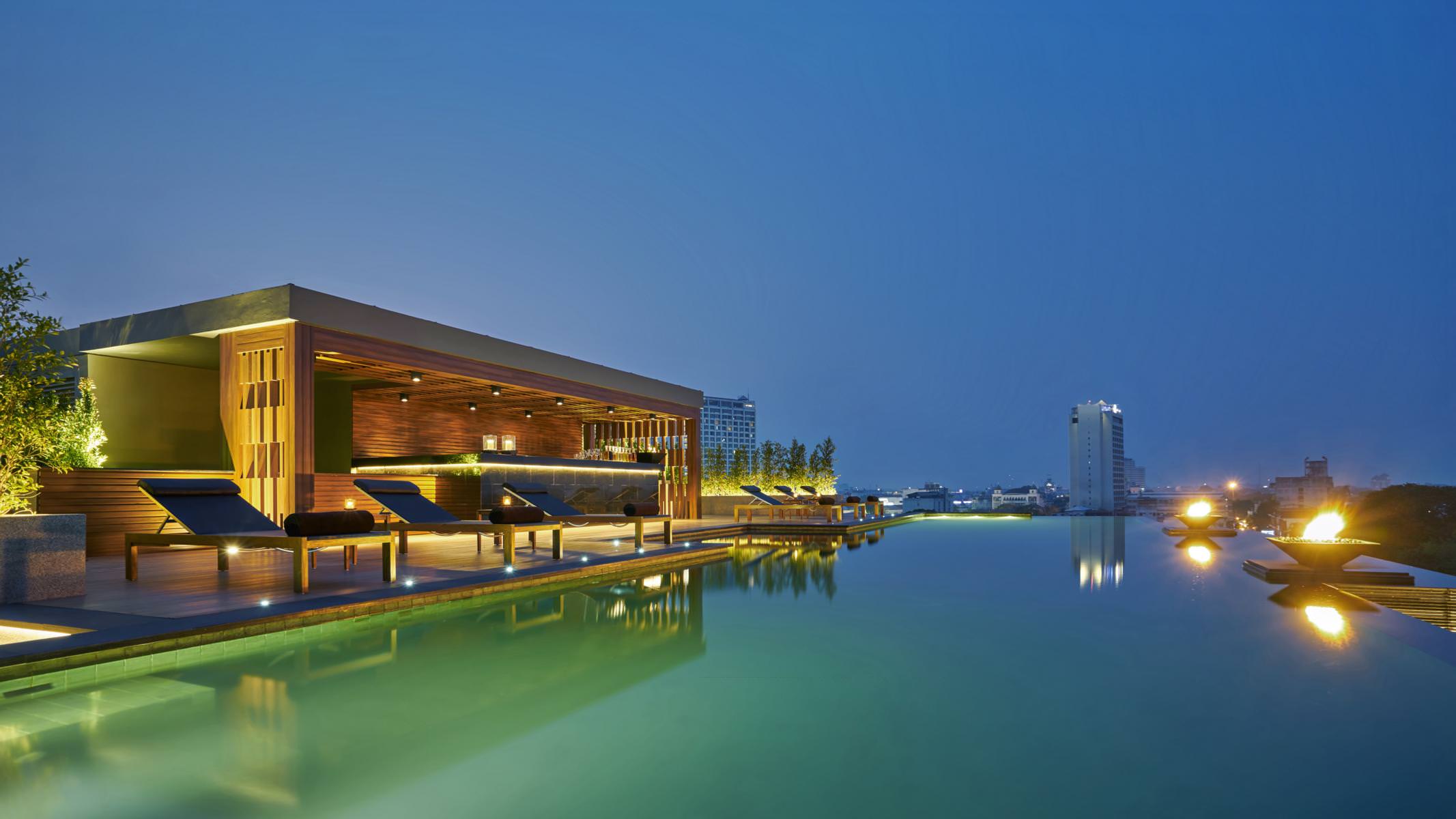 Stimmungsvolle Atmosphäre am Infinity-Pool