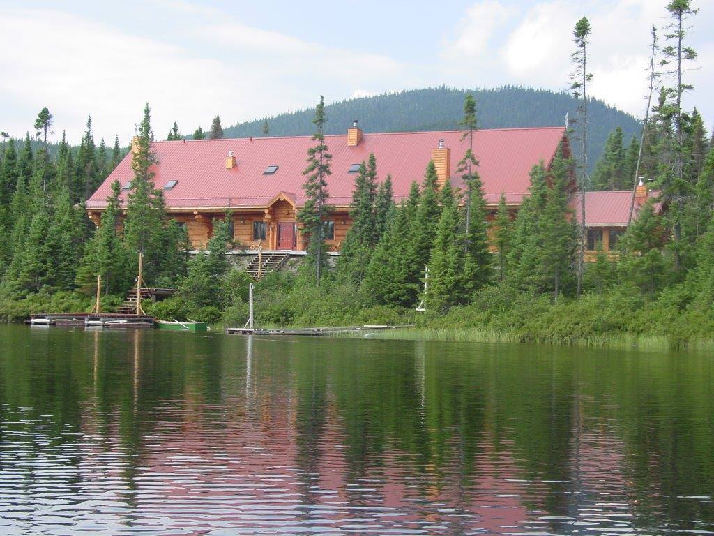 Ihre Waldherberge inmitten Kanadas Wildnis